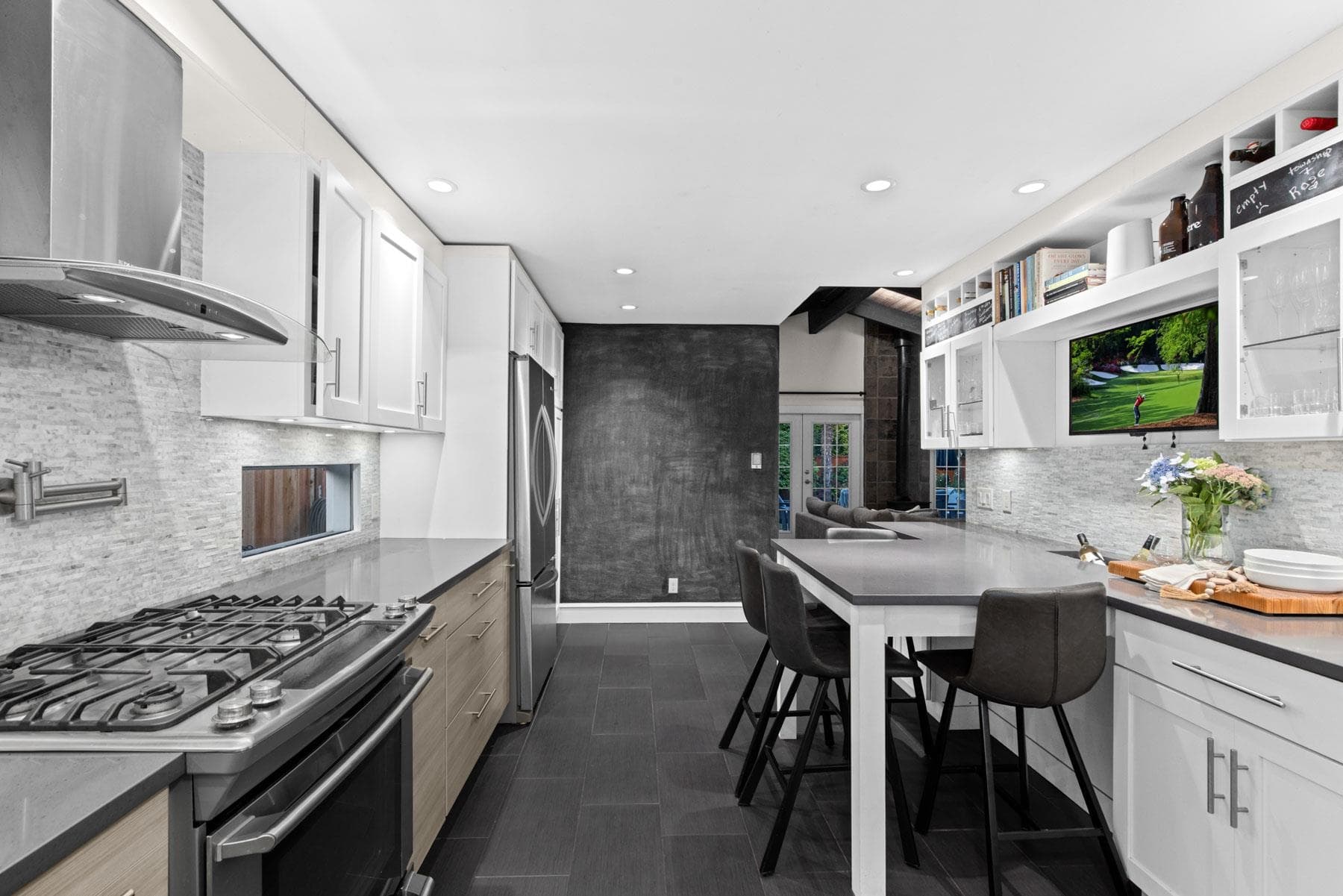 1208 Rosewood Crescent, North Vancouver, V7P 1H4 — photo 3