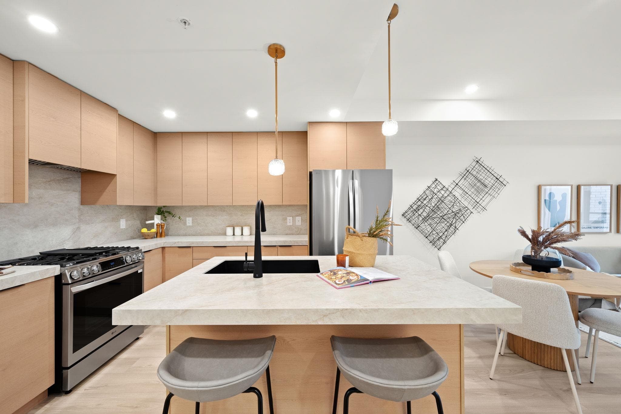 208 - 15353 17 Avenue, Surrey