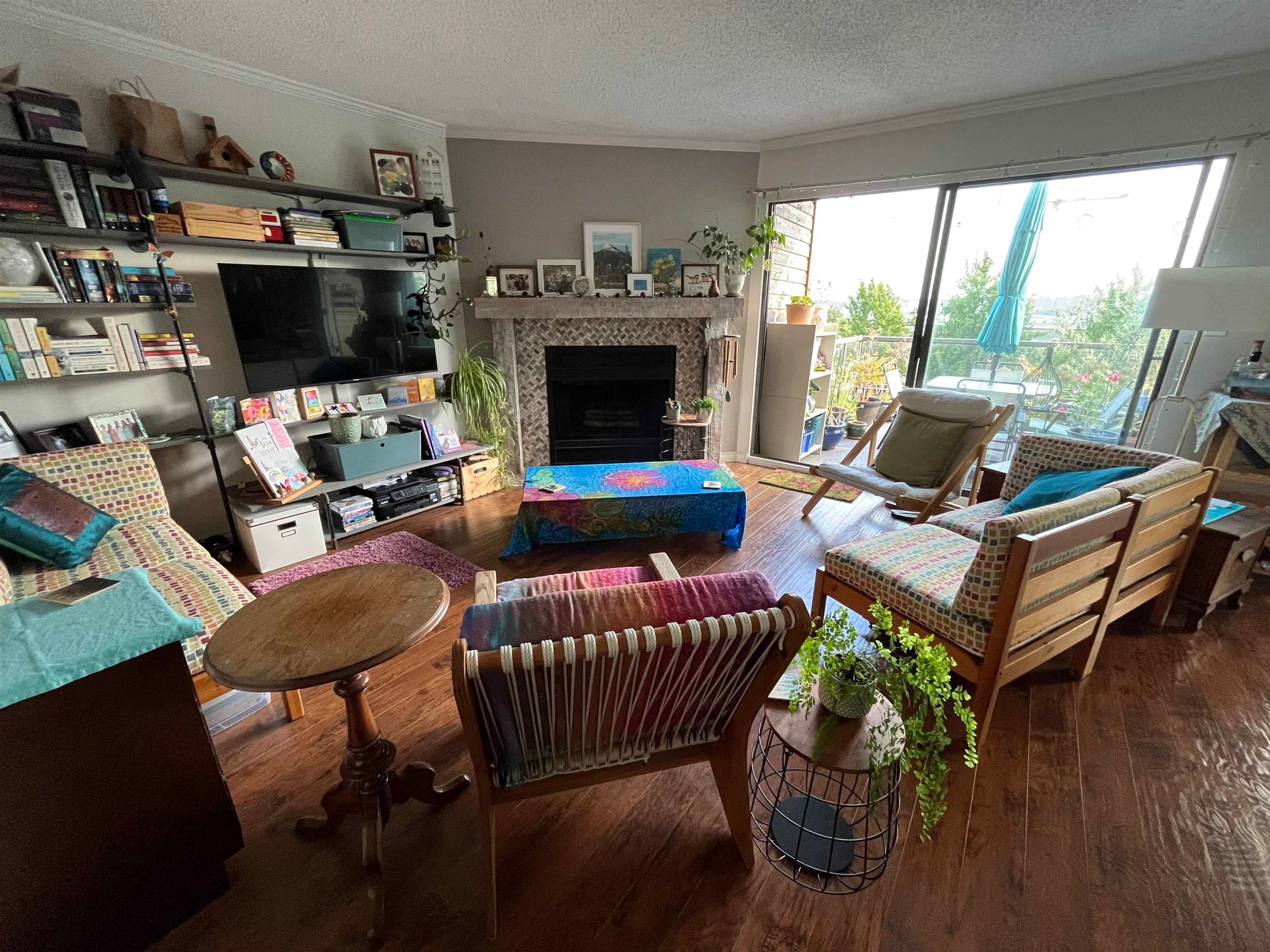 10 - 220 E 4th Street, North Vancouver