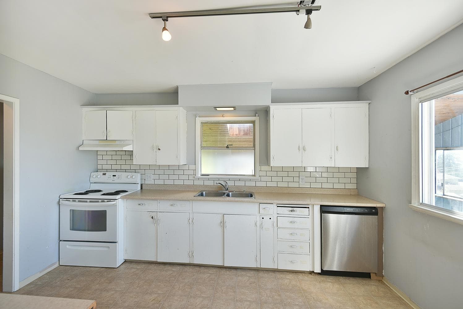 4726 Laurel Avenue, Sechelt, V7Z 0E7 — photo 5