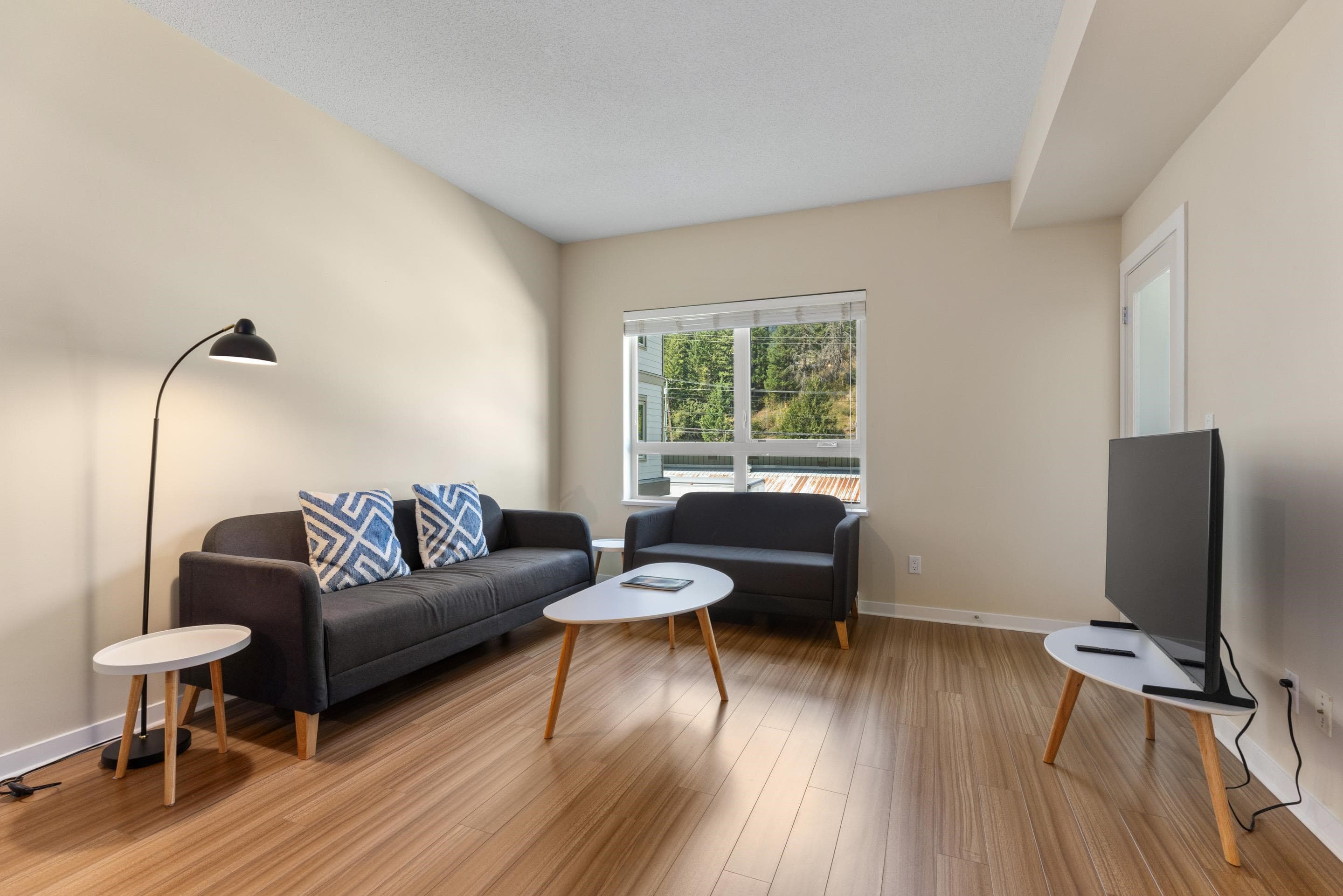 202 - 7445 Frontier Street, Pemberton, V0N 2L1 — photo 1