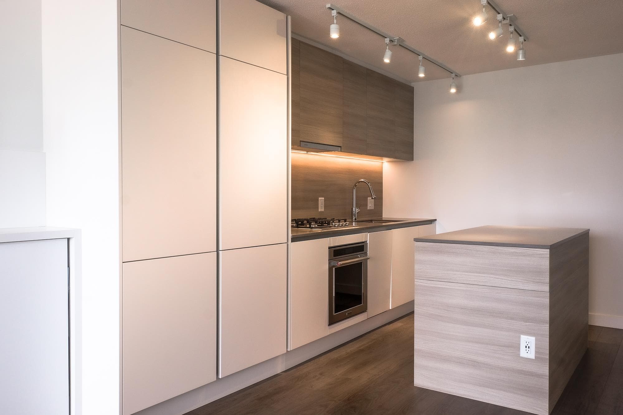 1312 - 908 Quayside Drive, New Westminster, V3M 0L4 — photo 3