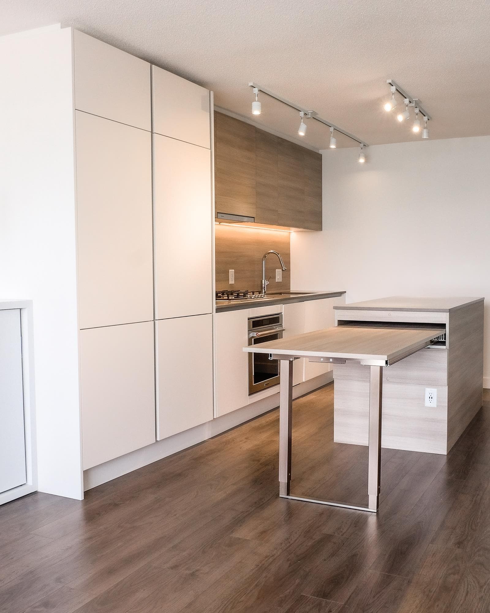 1312 - 908 Quayside Drive, New Westminster, V3M 0L4 — photo 4