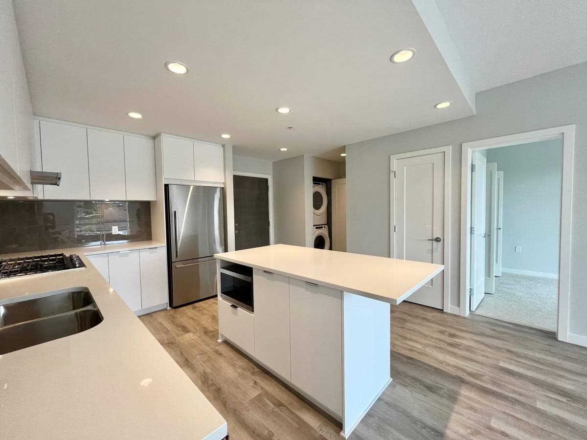 615 Cottonwood Avenue, Coquitlam, V3J 0N4 — photo 2