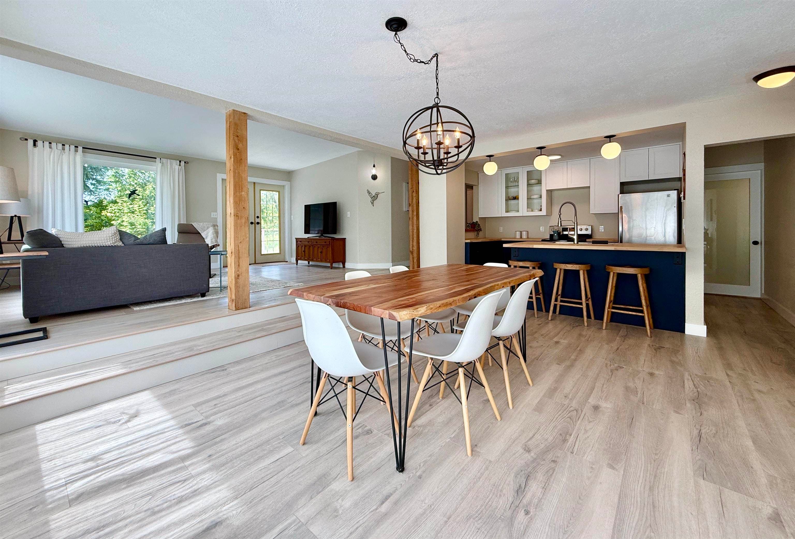 6376 Sunshine Coast Highway, Sechelt