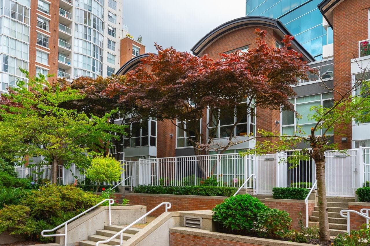1268 Quebec Street, Vancouver, V6A 4G7 — photo 1