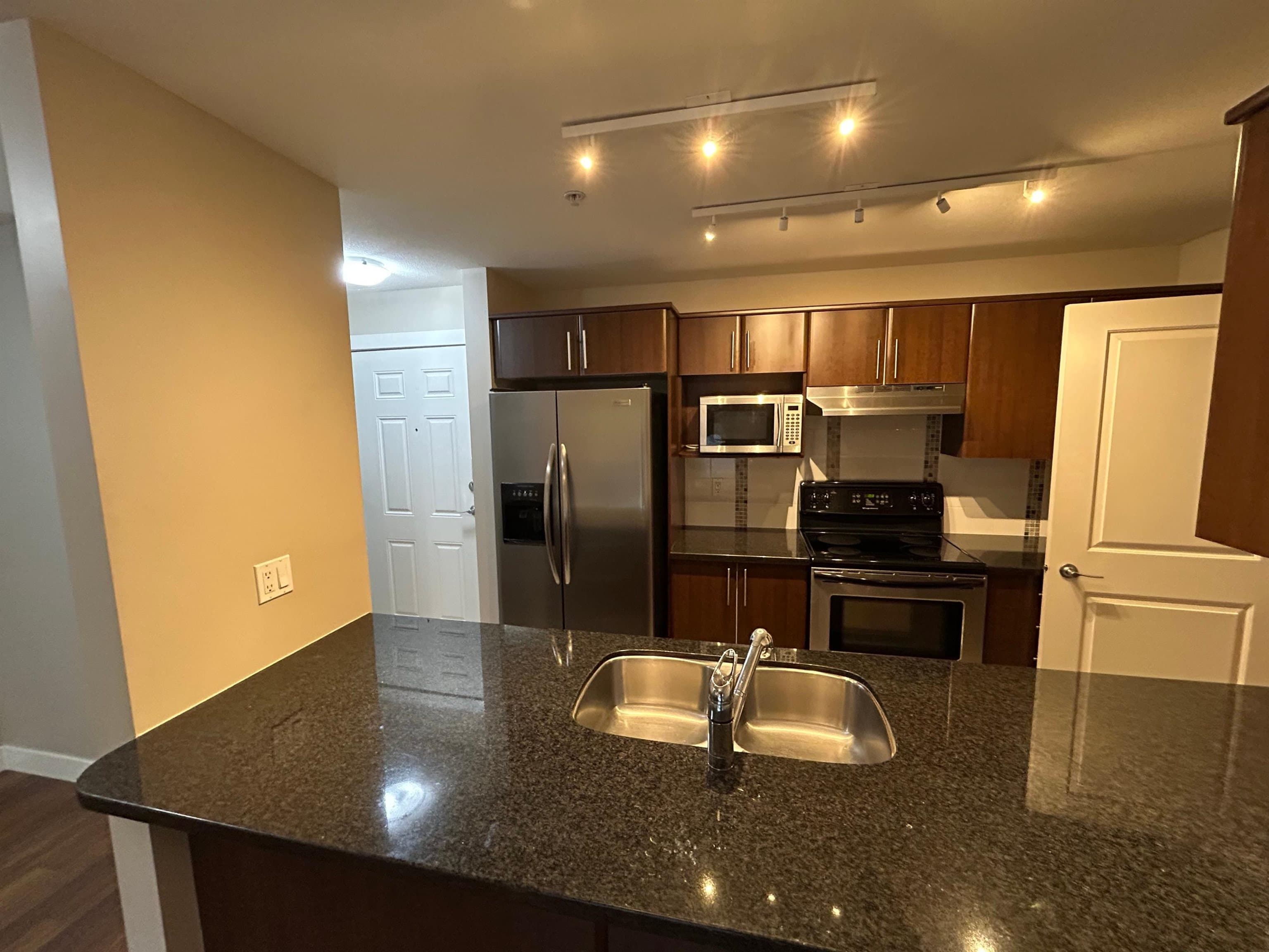 19388 65 Avenue, Surrey, V4N 5S1 — photo 4