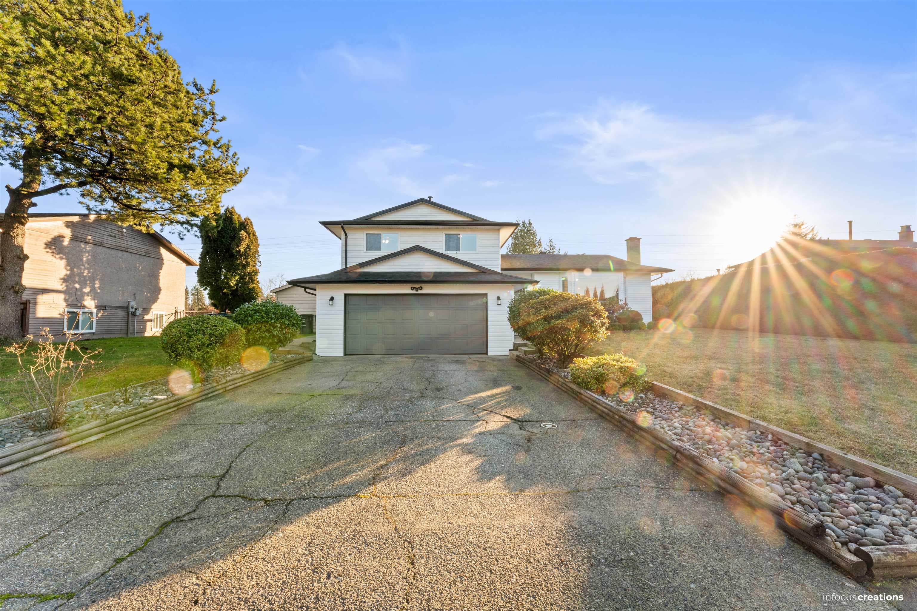 15796 95a Avenue, Surrey, V4N 2L4 — photo 1