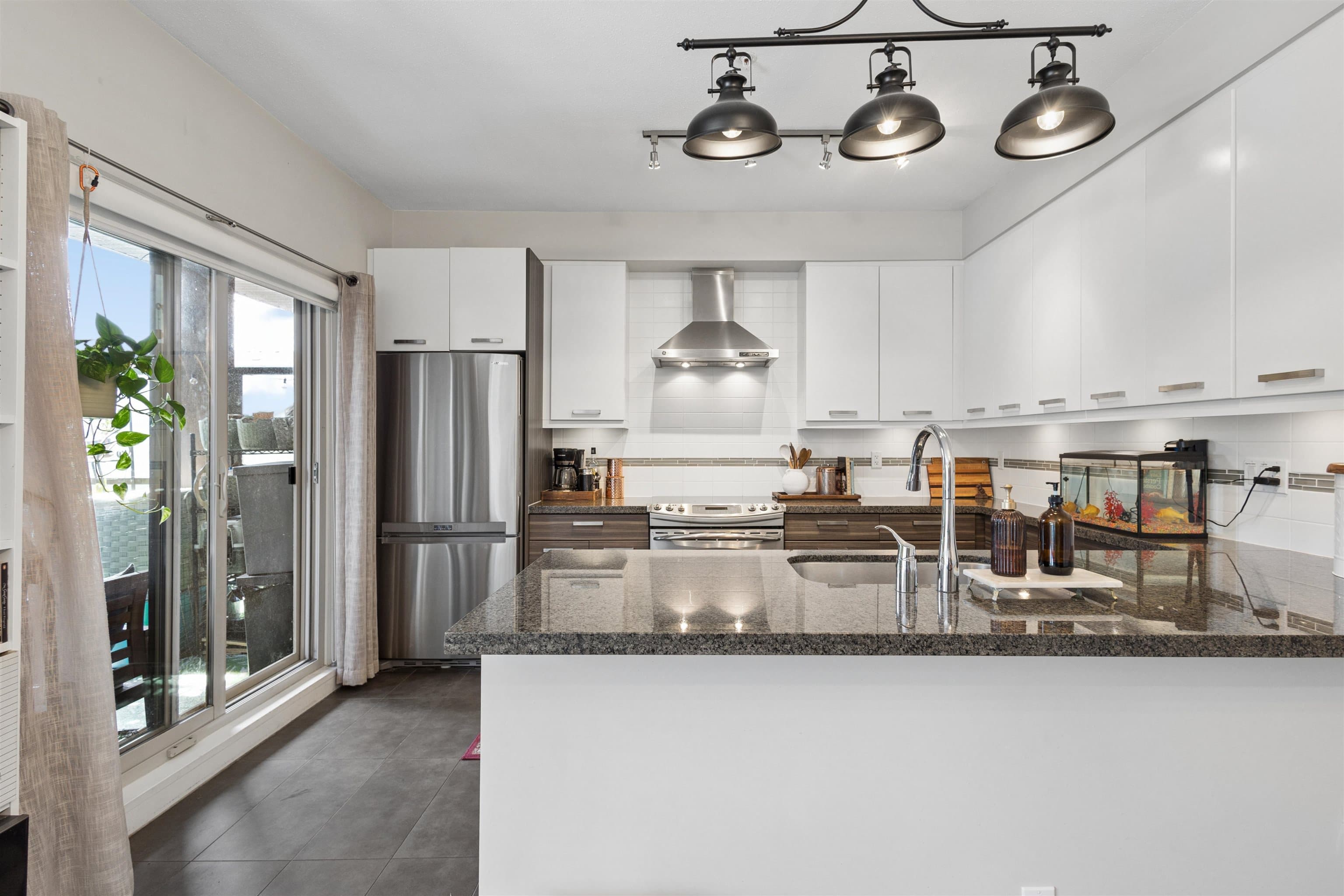 206 - 1273 Marine Drive, North Vancouver, V7P 1T3 — photo 4