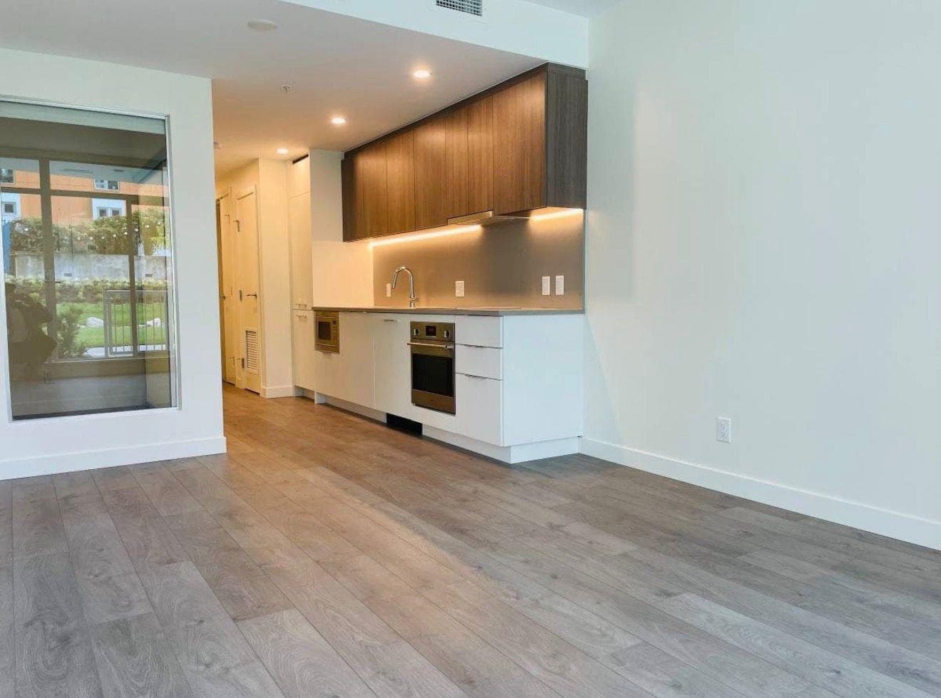 13318 104 Avenue, Surrey, V3T 0R2 — photo 3
