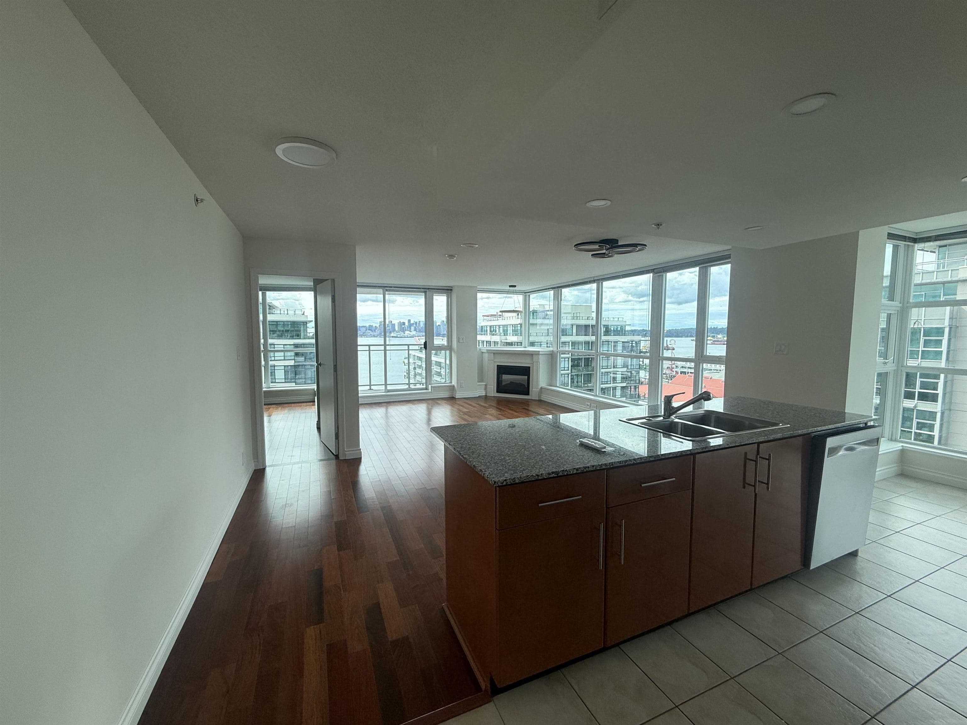1206 - 188 E Esplanade, North Vancouver, V7L 4Y1 — photo 4