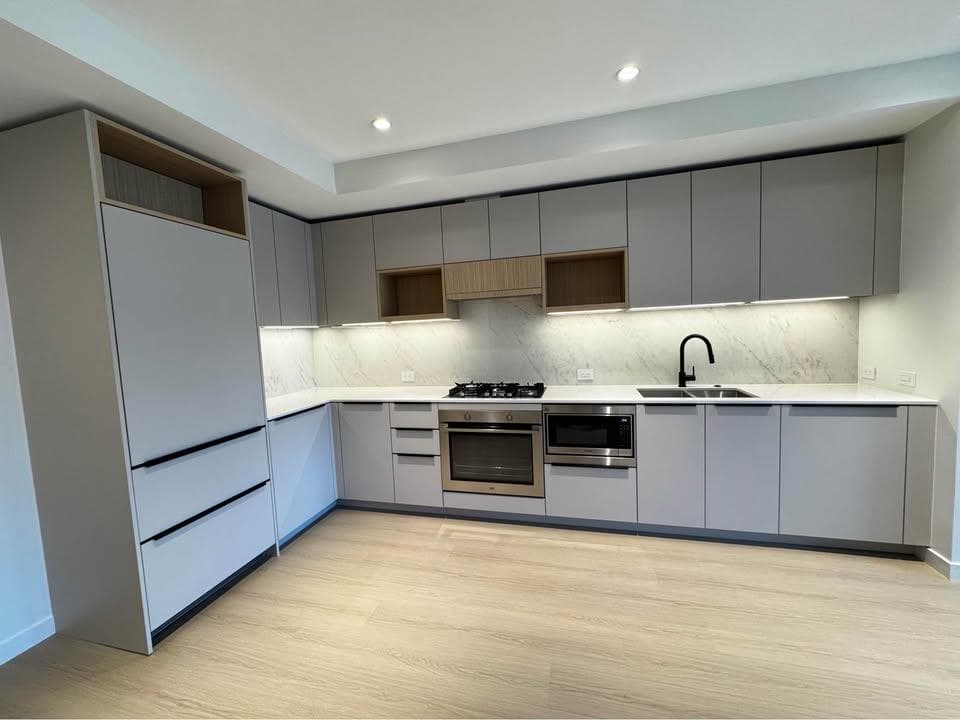 305 - 2015 St Johns St, Port Moody, Bc, Port Moody