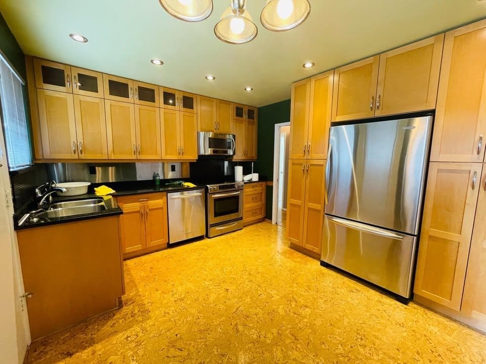 900 Cornell Avenue, Coquitlam, V3J 2Z4 — photo 2