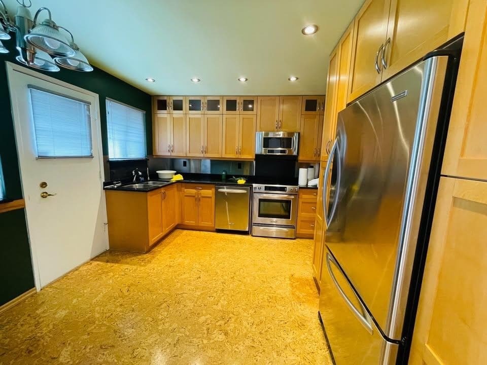 900 Cornell Avenue, Coquitlam, V3J 2Z4 — photo 3