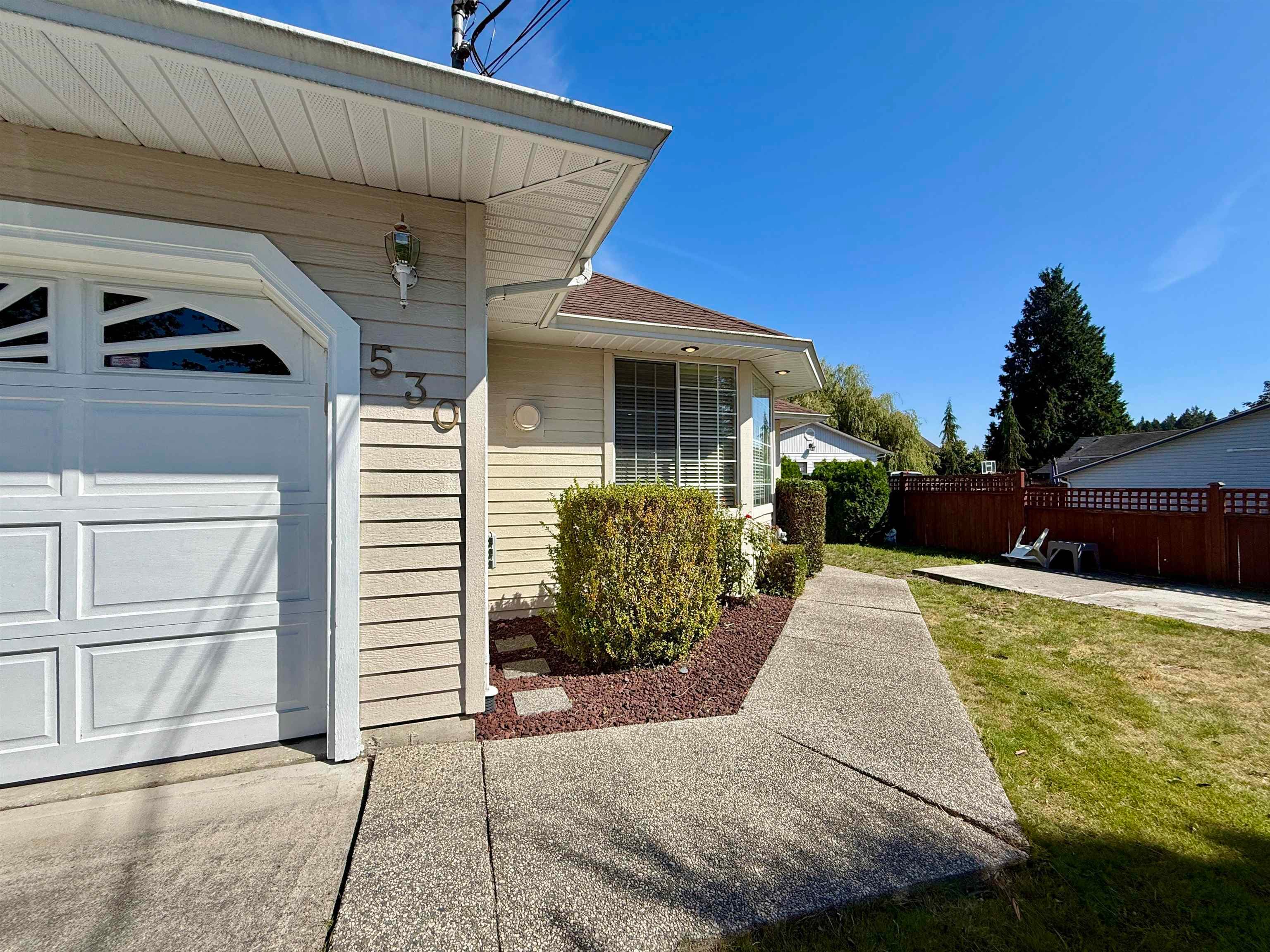 530 Shaw Road, Gibsons, V0N 1V8 — photo 2