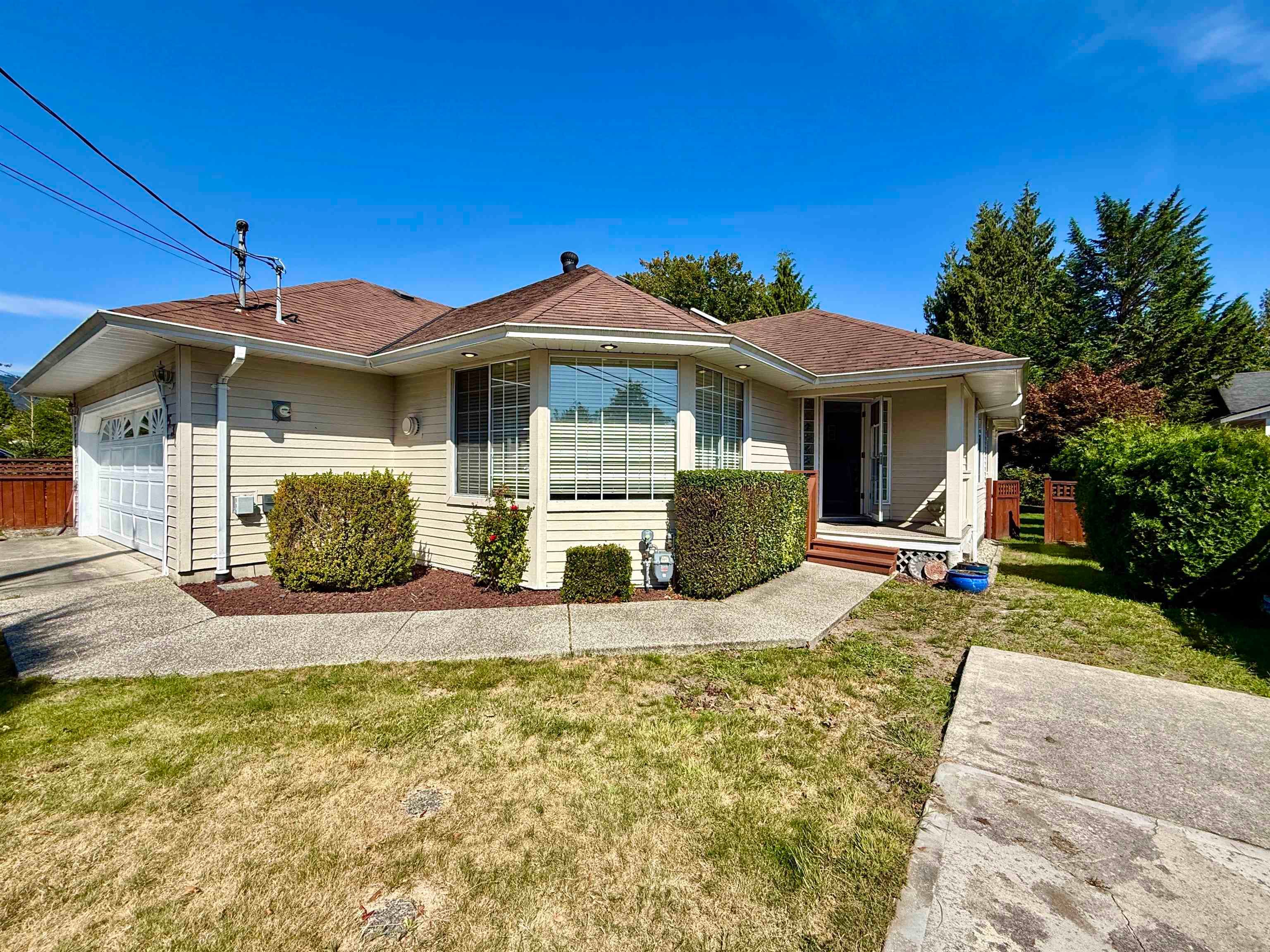 530 Shaw Road, Gibsons, V0N 1V8 — photo 1