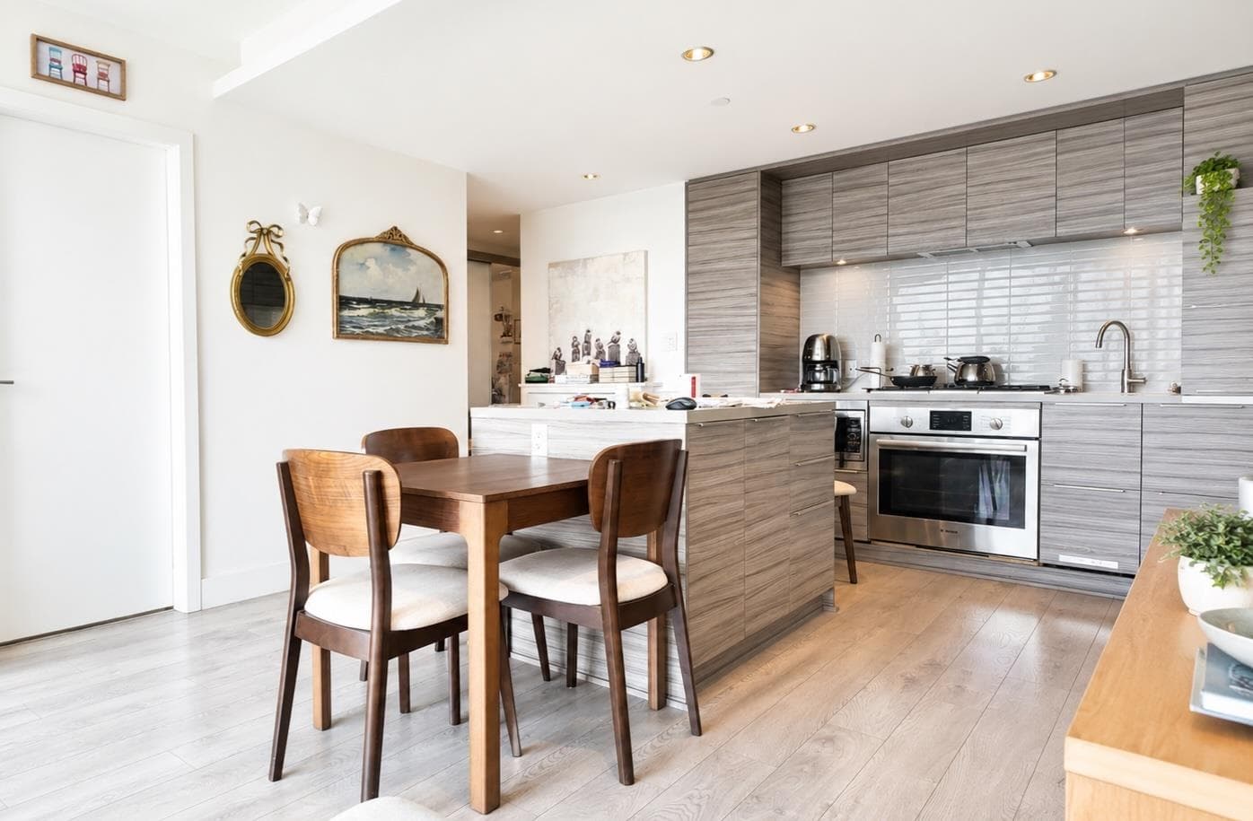 606 - 1550 Fern Street, North Vancouver, V7J 0A9 — photo 2
