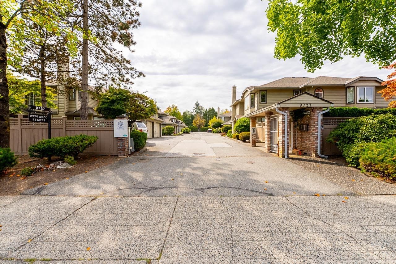 4 - 9727 152b Street, Surrey