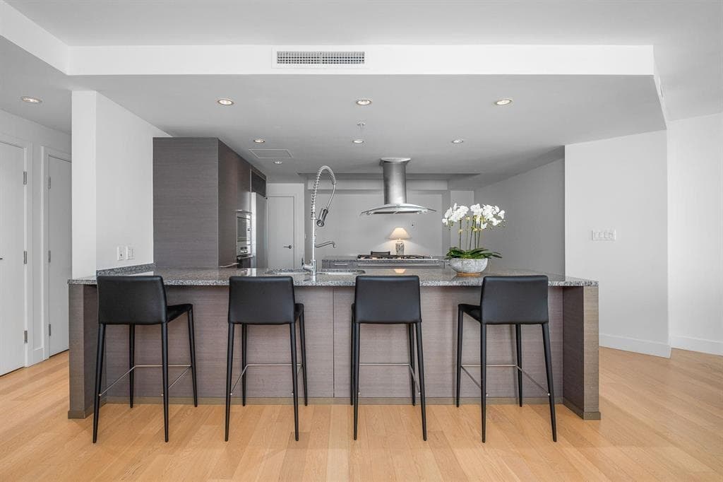 3X01 - 1111 Alberni Street, Vancouver