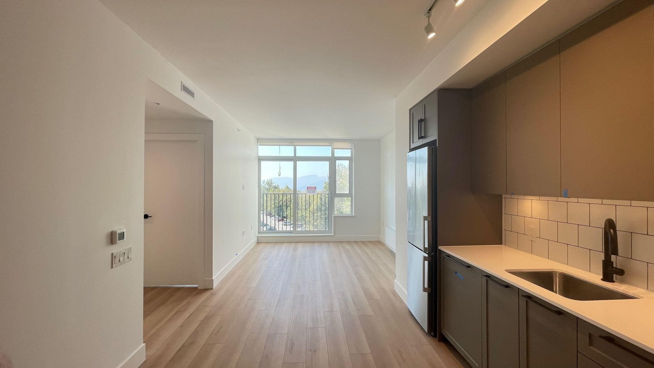 403 - 8750 University Crescent, Burnaby, V5A 0G9 — photo 2