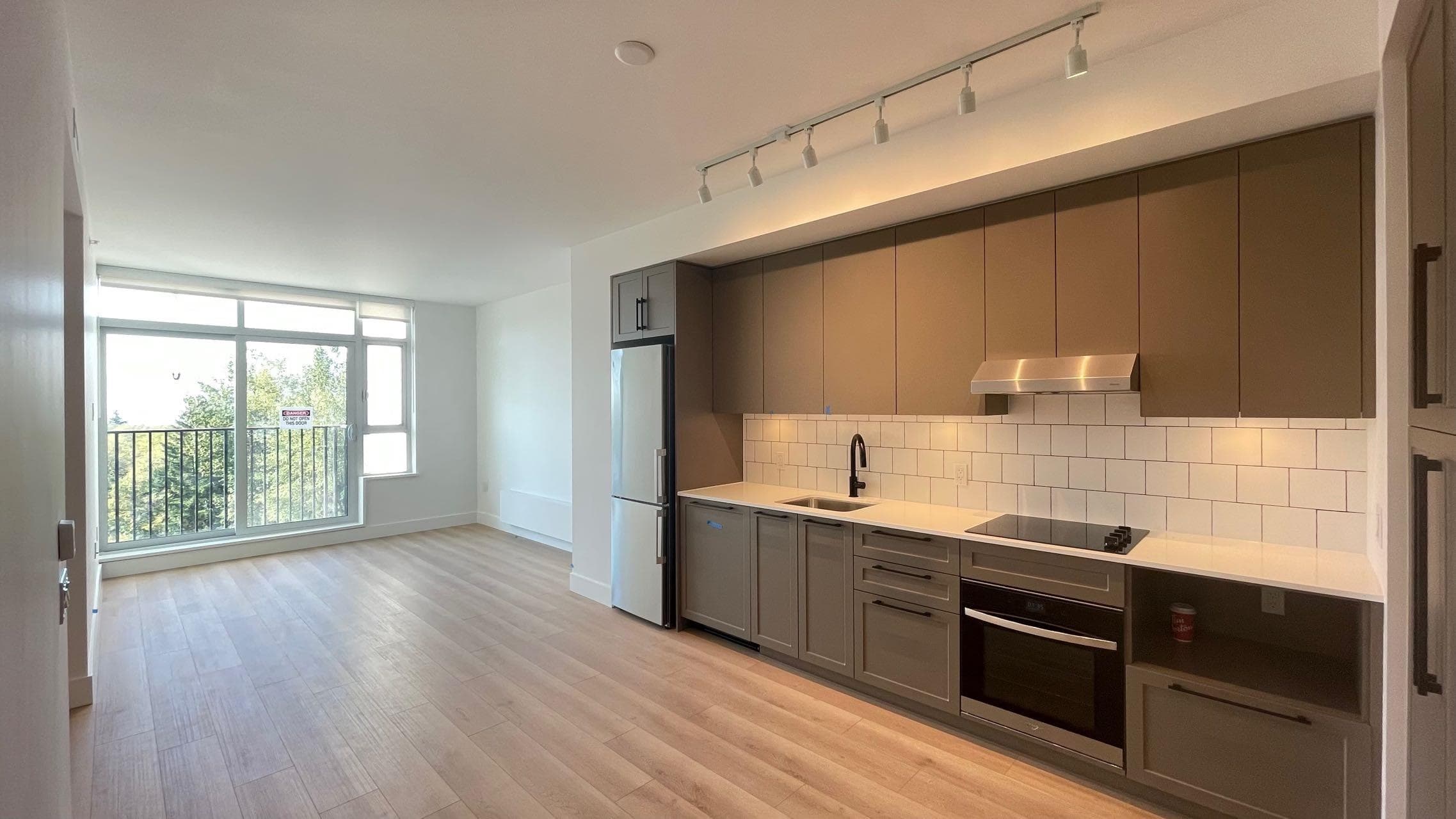 403 - 8750 University Crescent, Burnaby, V5A 0G9 — photo 3