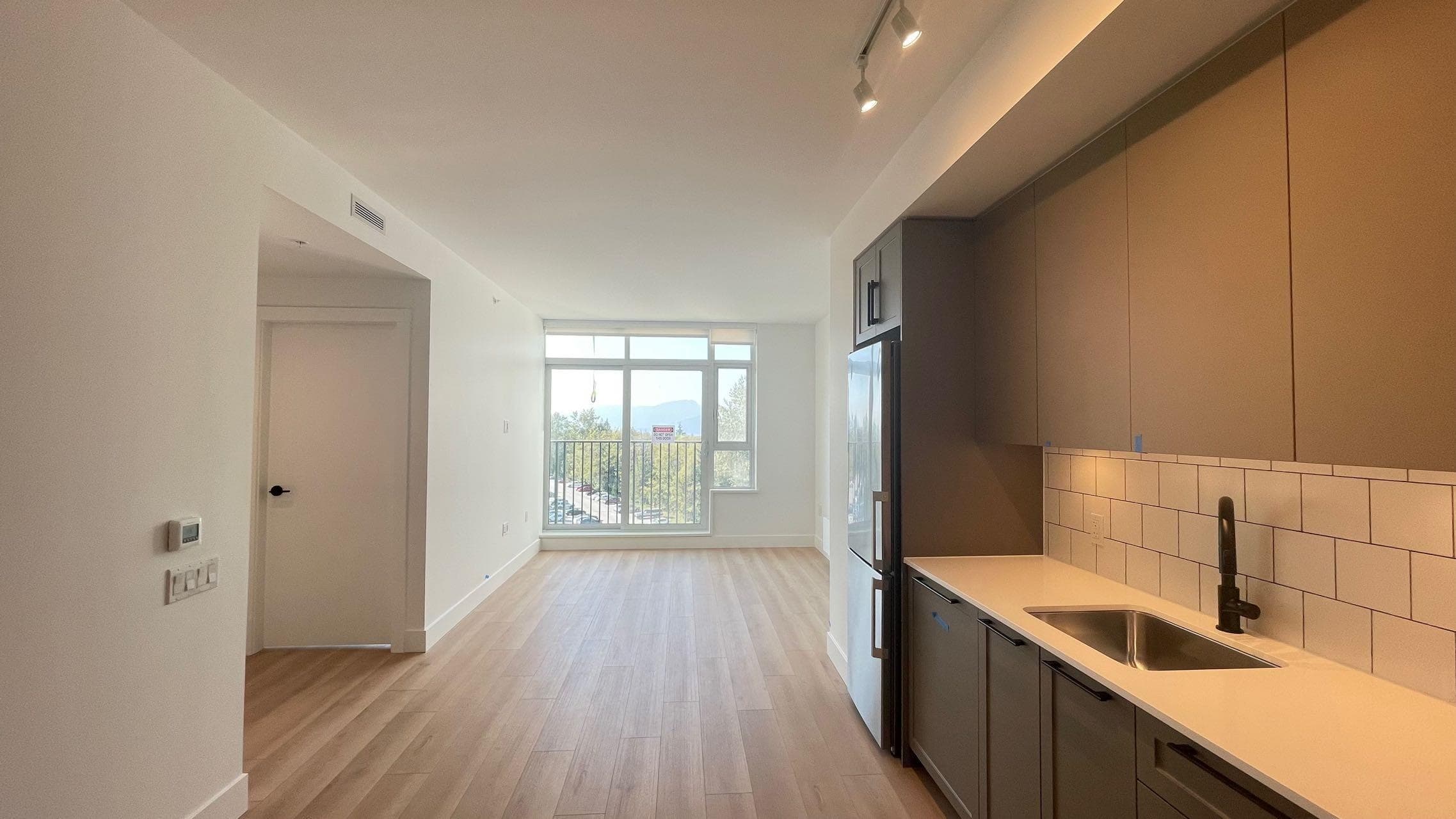 403 - 8750 University Crescent, Burnaby, V5A 0G9 — photo 4