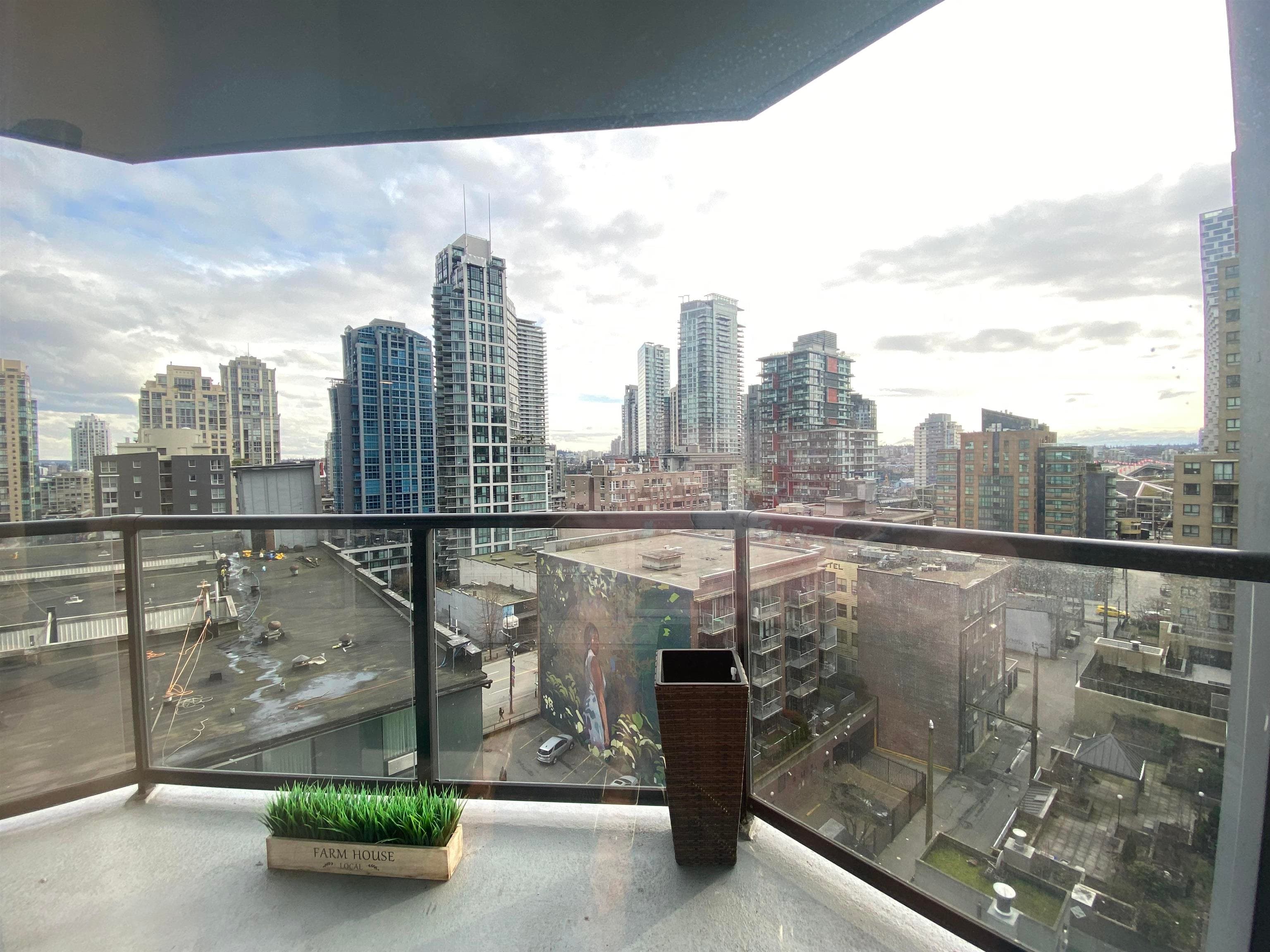 10XX - 1212 Howe Street, Vancouver, V6Z 2M9 — photo 1