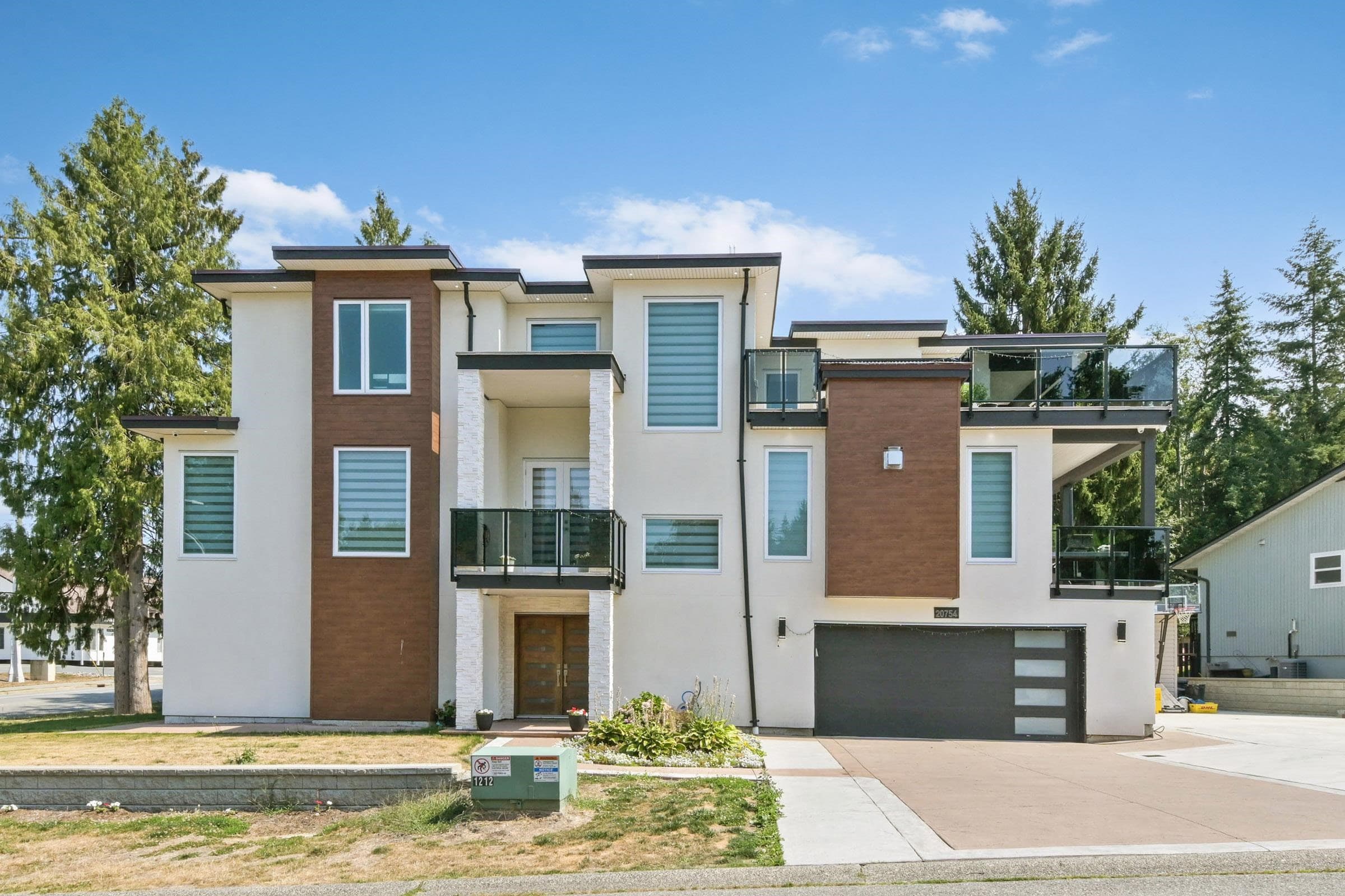 20754 48 Avenue, Langley, V3A 3L8 — photo 1