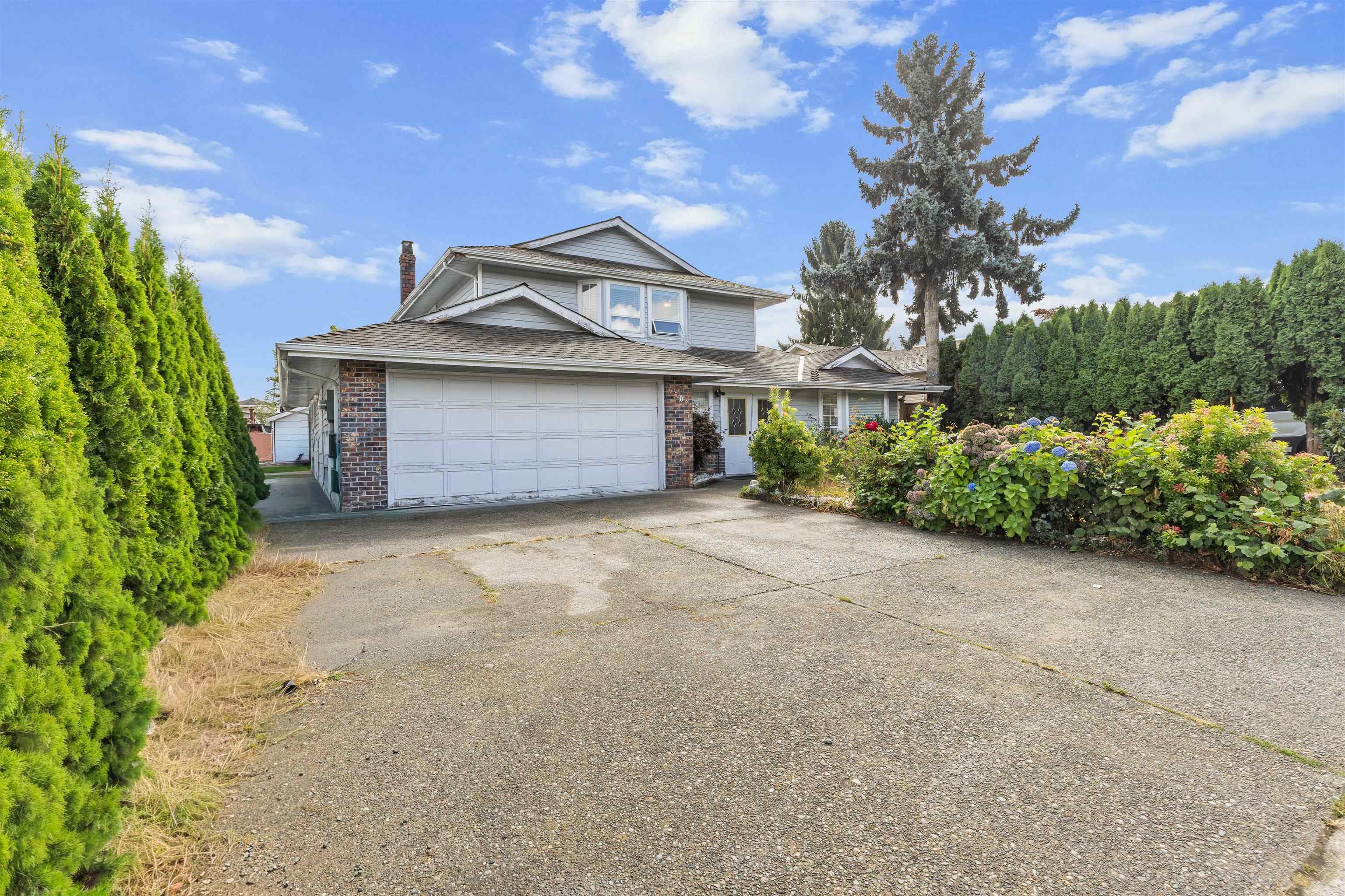 3504 Creston Drive, Abbotsford, V2T 5B8 — photo 1