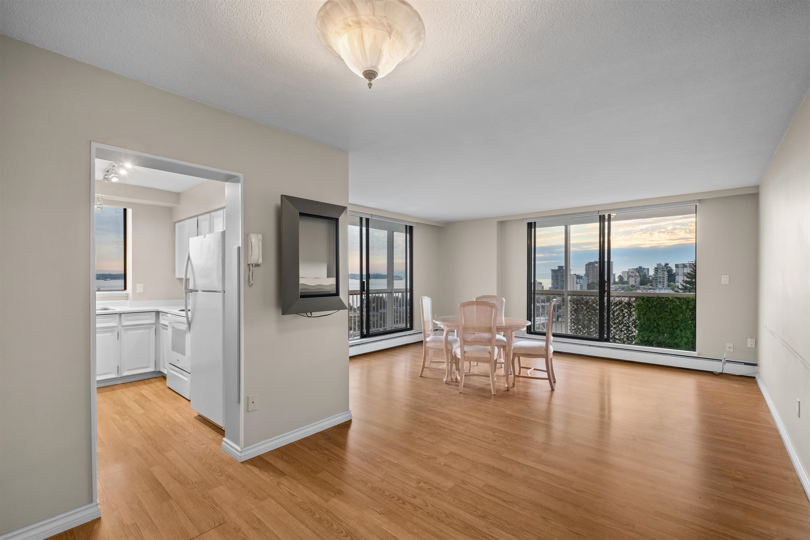 902 - 1390 Duchess Avenue, West Vancouver, V7T 1H6 — photo 2