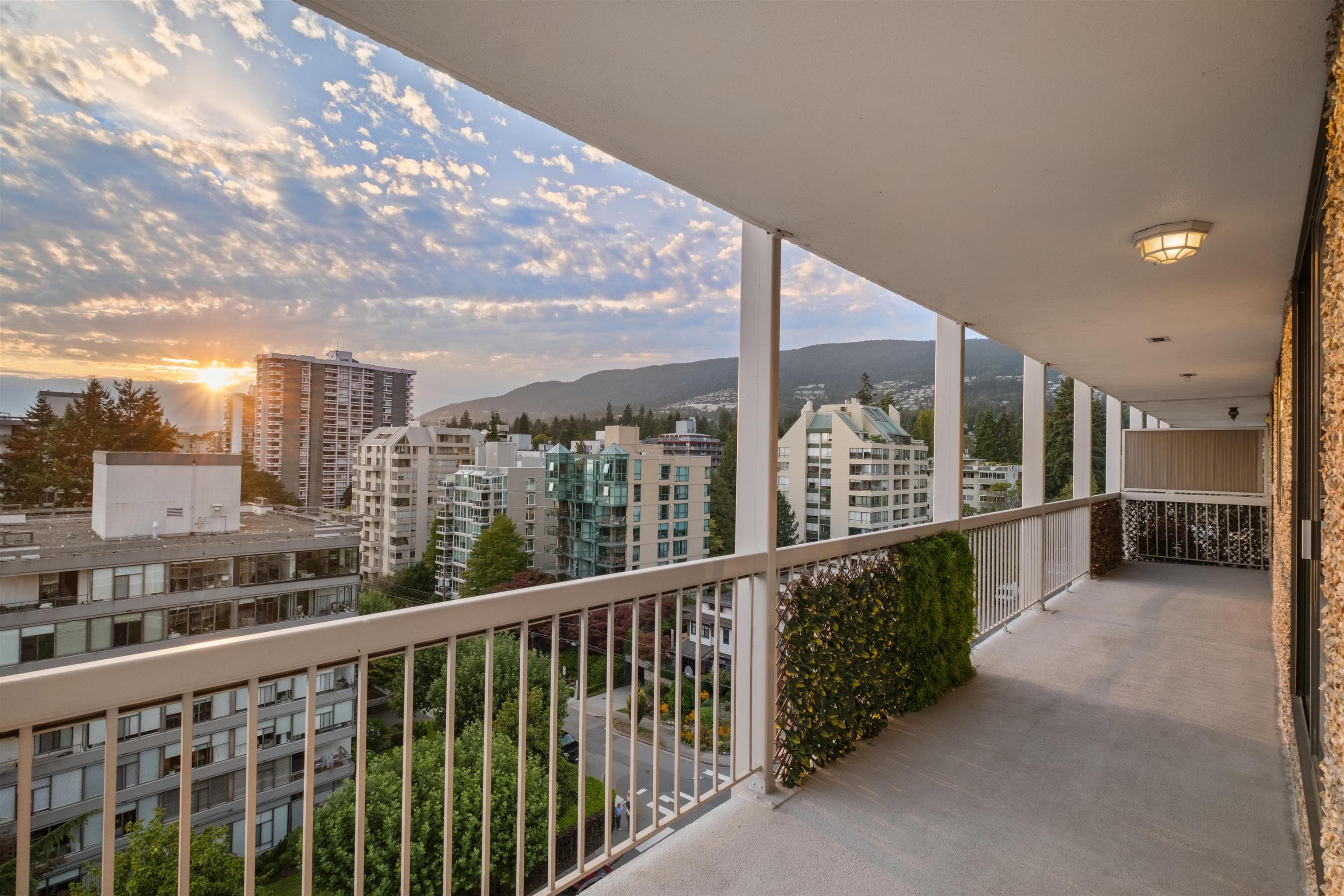 902 - 1390 Duchess Avenue, West Vancouver, V7T 1H6 — photo 3