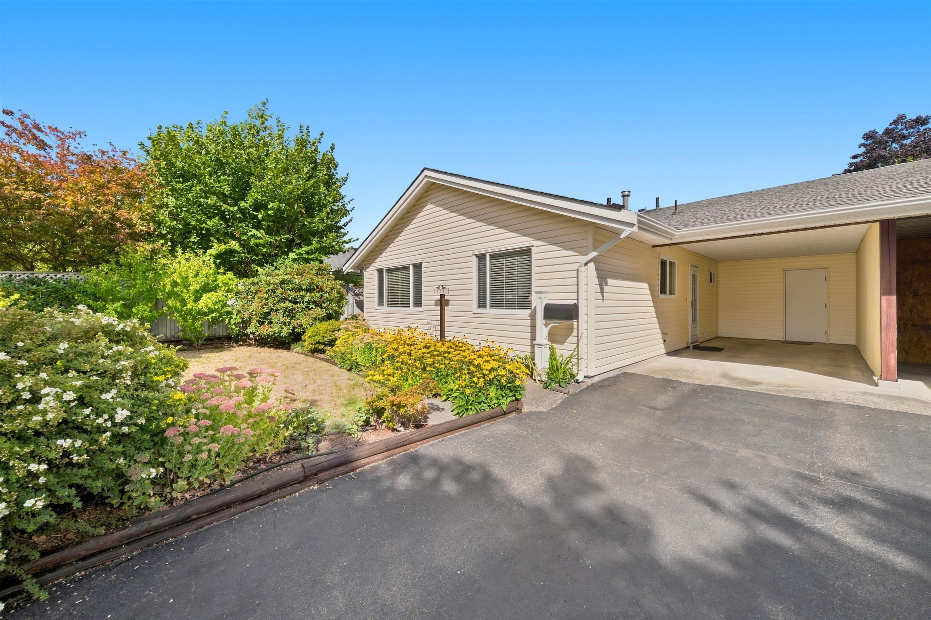 17213 59a Avenue, Surrey, V3S 5S4 — photo 2