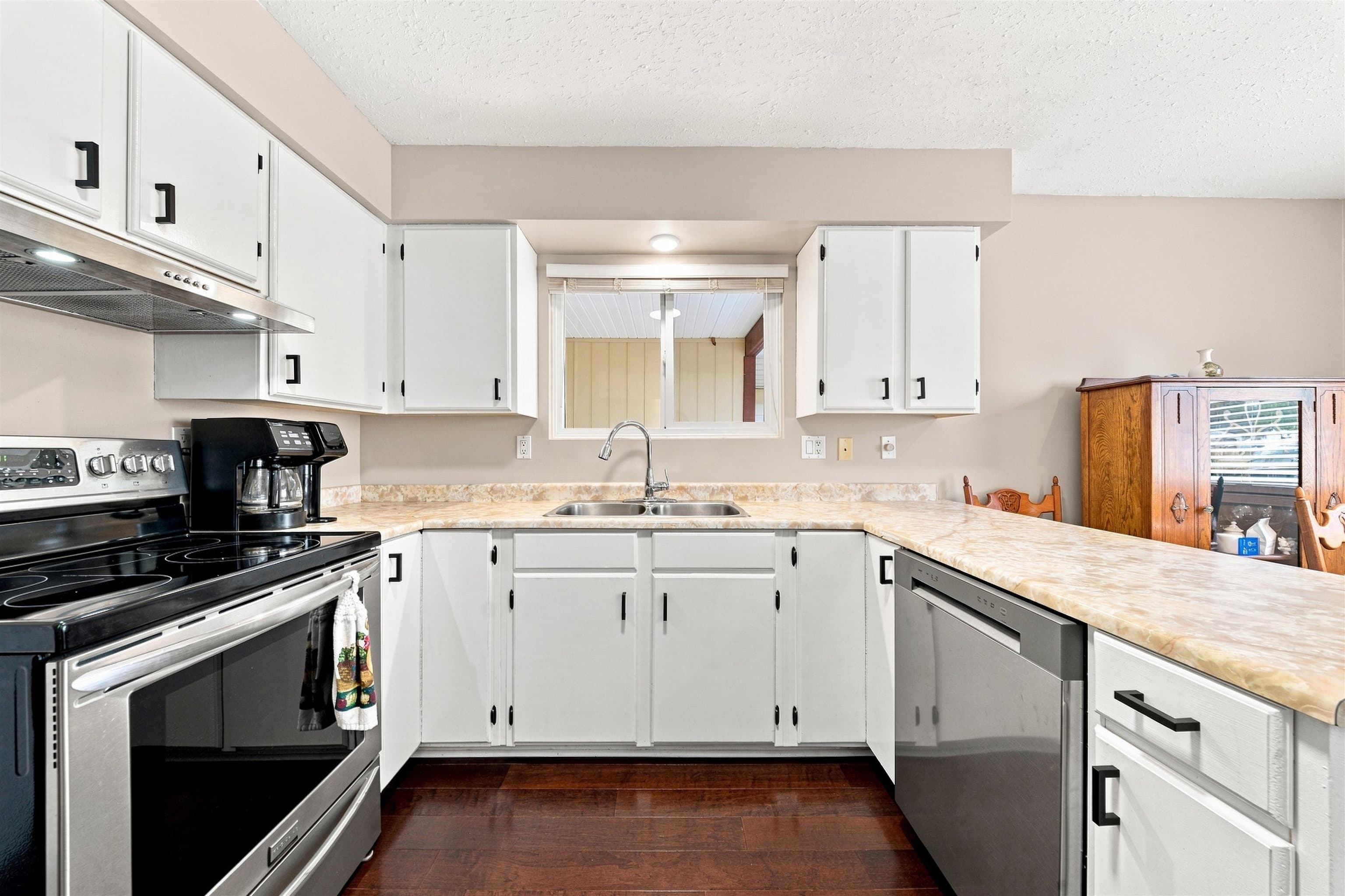 17213 59a Avenue, Surrey, V3S 5S4 — photo 5