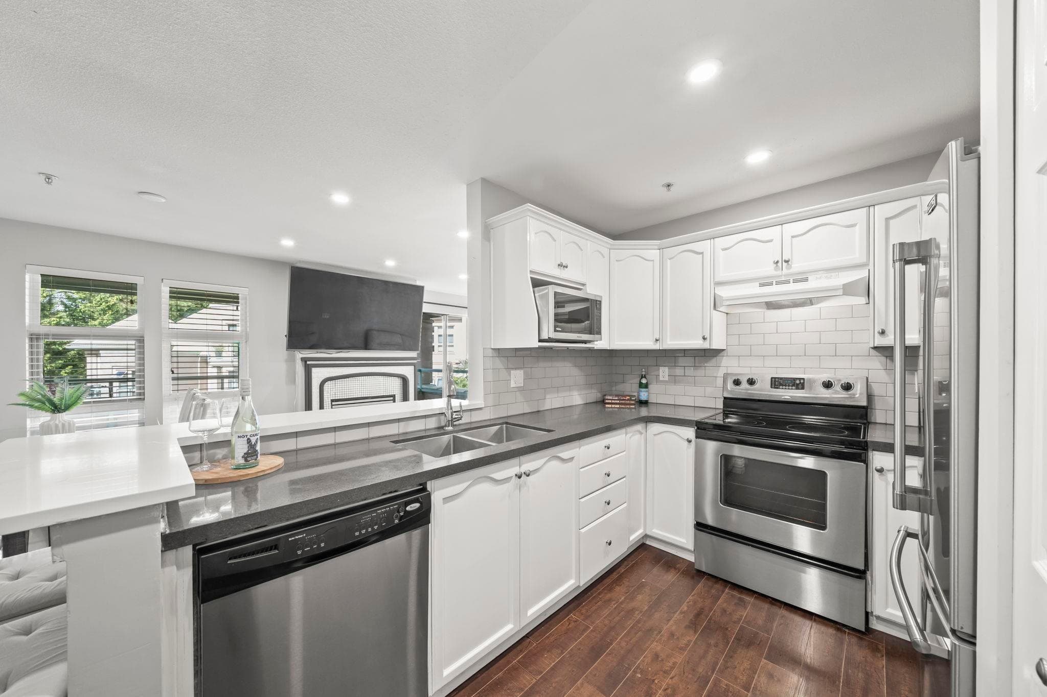 506 - 301 Maude Road, Port Moody, V3H 5B1 — photo 2