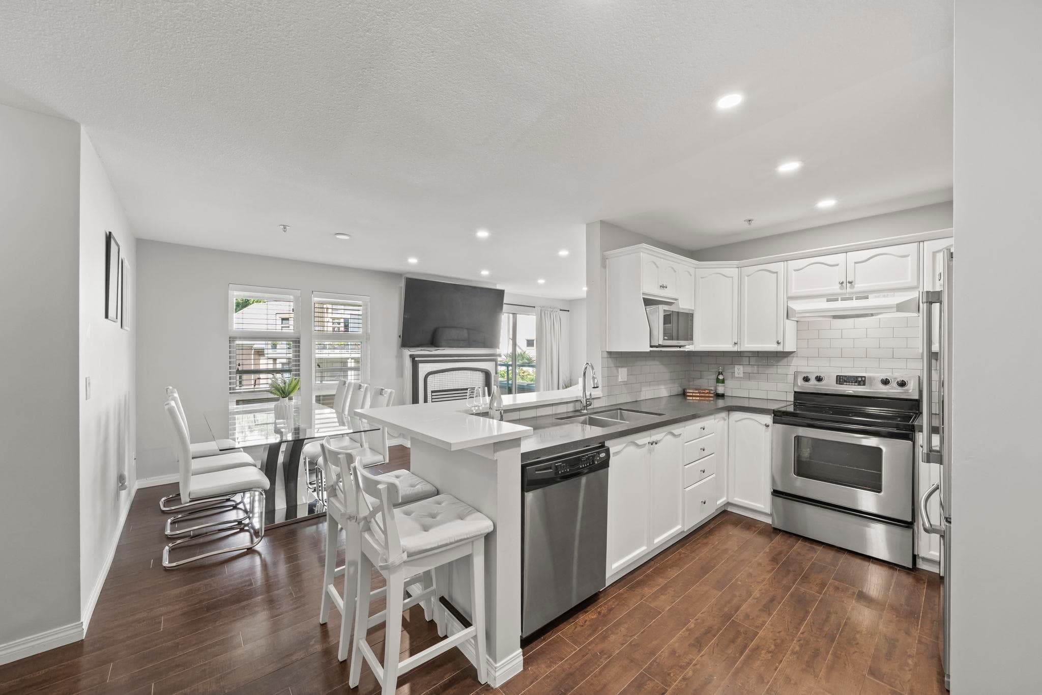 506 - 301 Maude Road, Port Moody, V3H 5B1 — photo 3