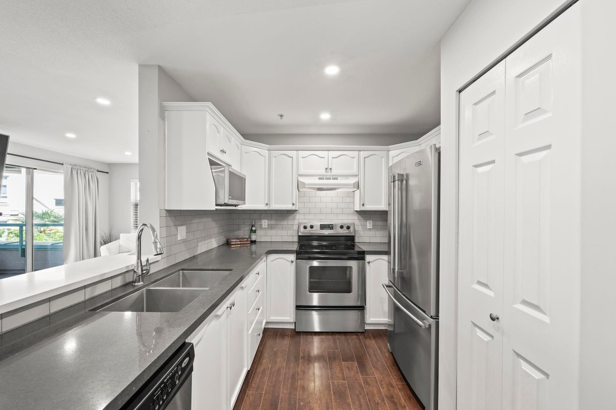 506 - 301 Maude Road, Port Moody, V3H 5B1 — photo 4
