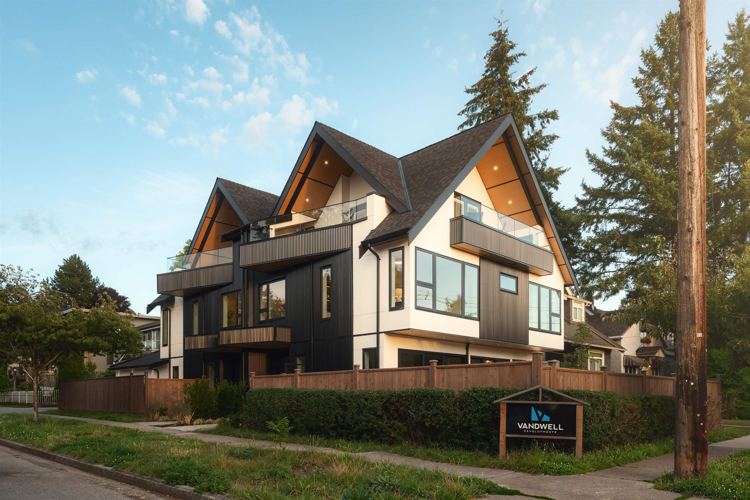 1 - 812 E 26th Avenue, Vancouver, V5V 2J2 — photo 1