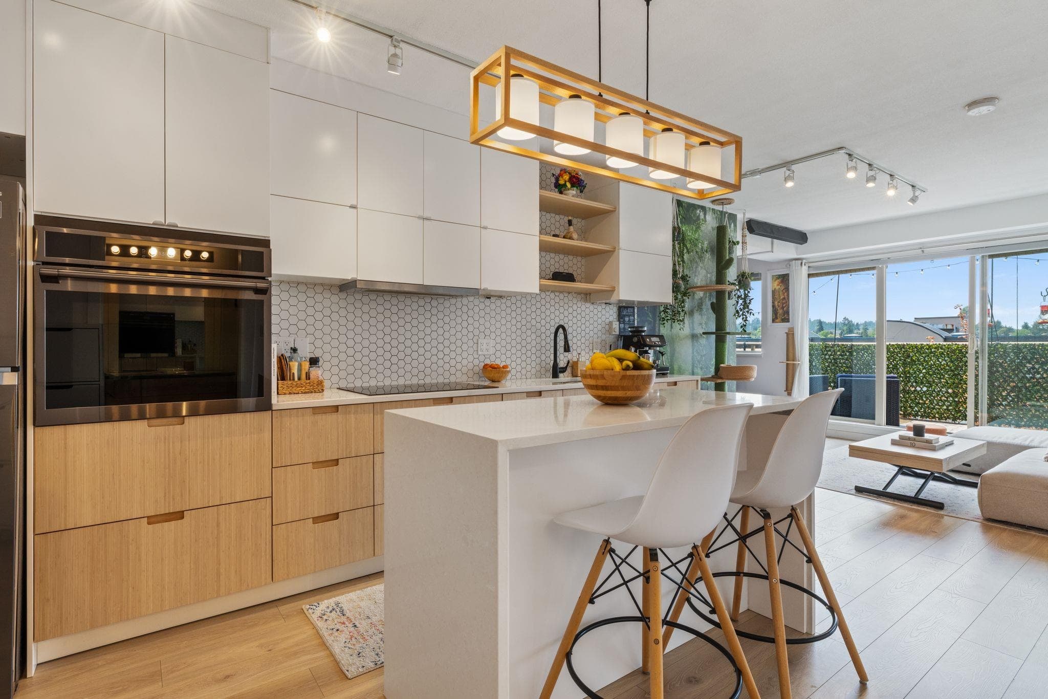PH10 - 702 E King Edward Avenue, Vancouver