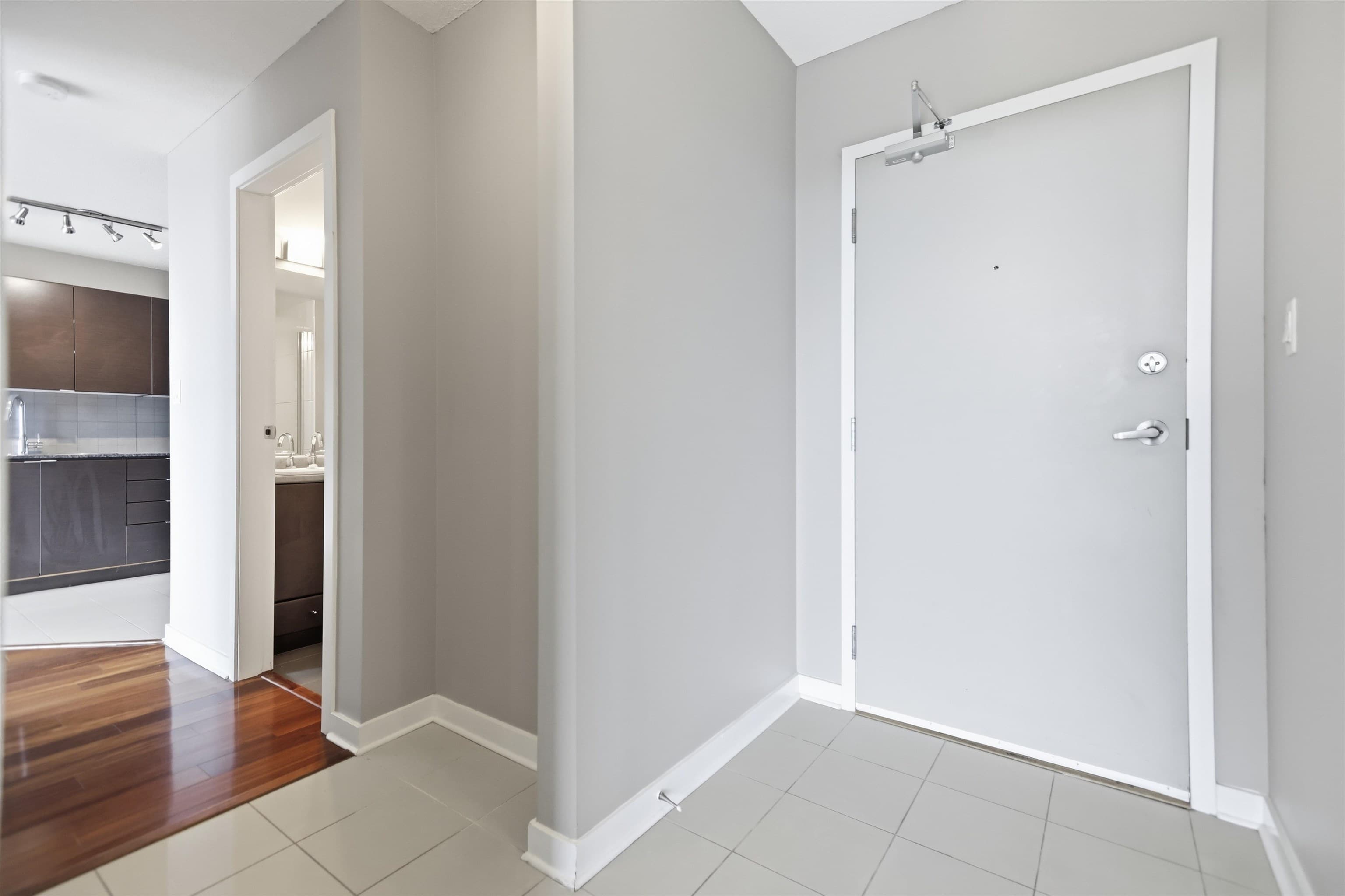 3105 - 13618 100 Avenue, Surrey, V3T 0A8 — photo 3