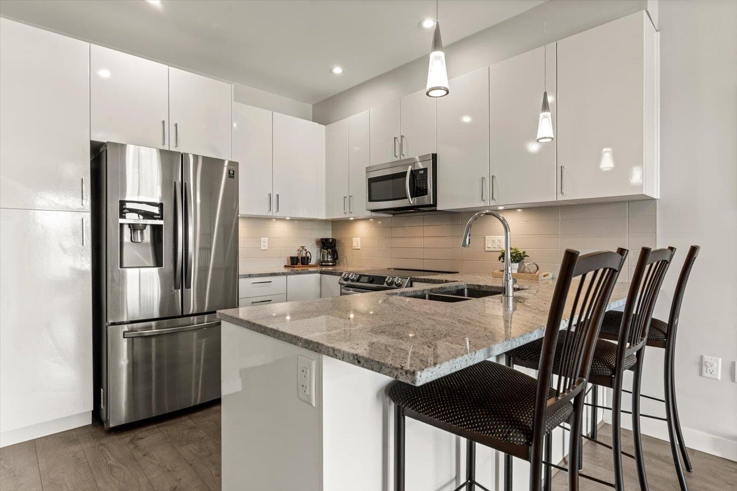501 - 45562 Airport Road, Chilliwack, V2P 0J8 — photo 1