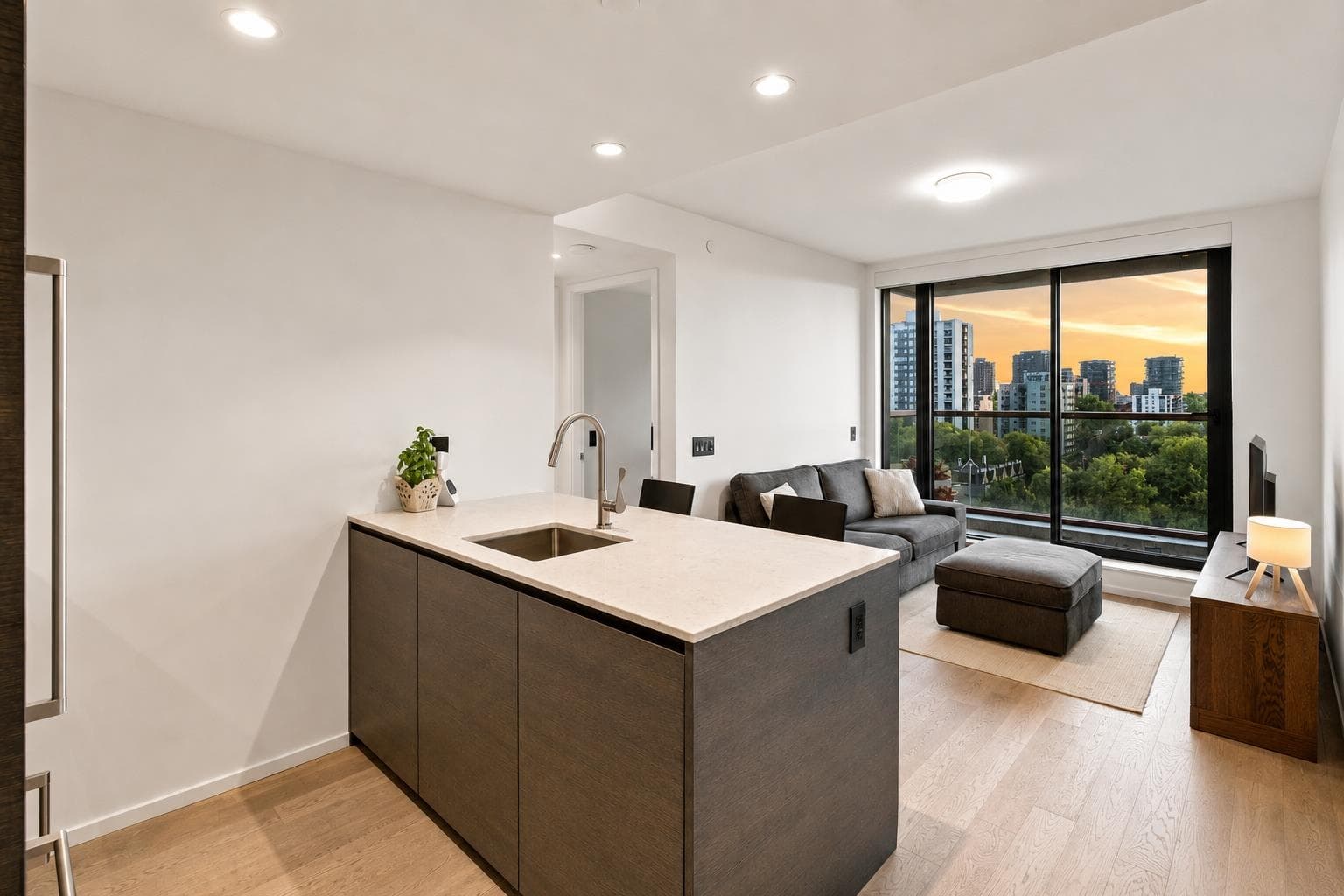 1301 - 1408 Robson Street, Vancouver, V6G 1B9 — photo 4