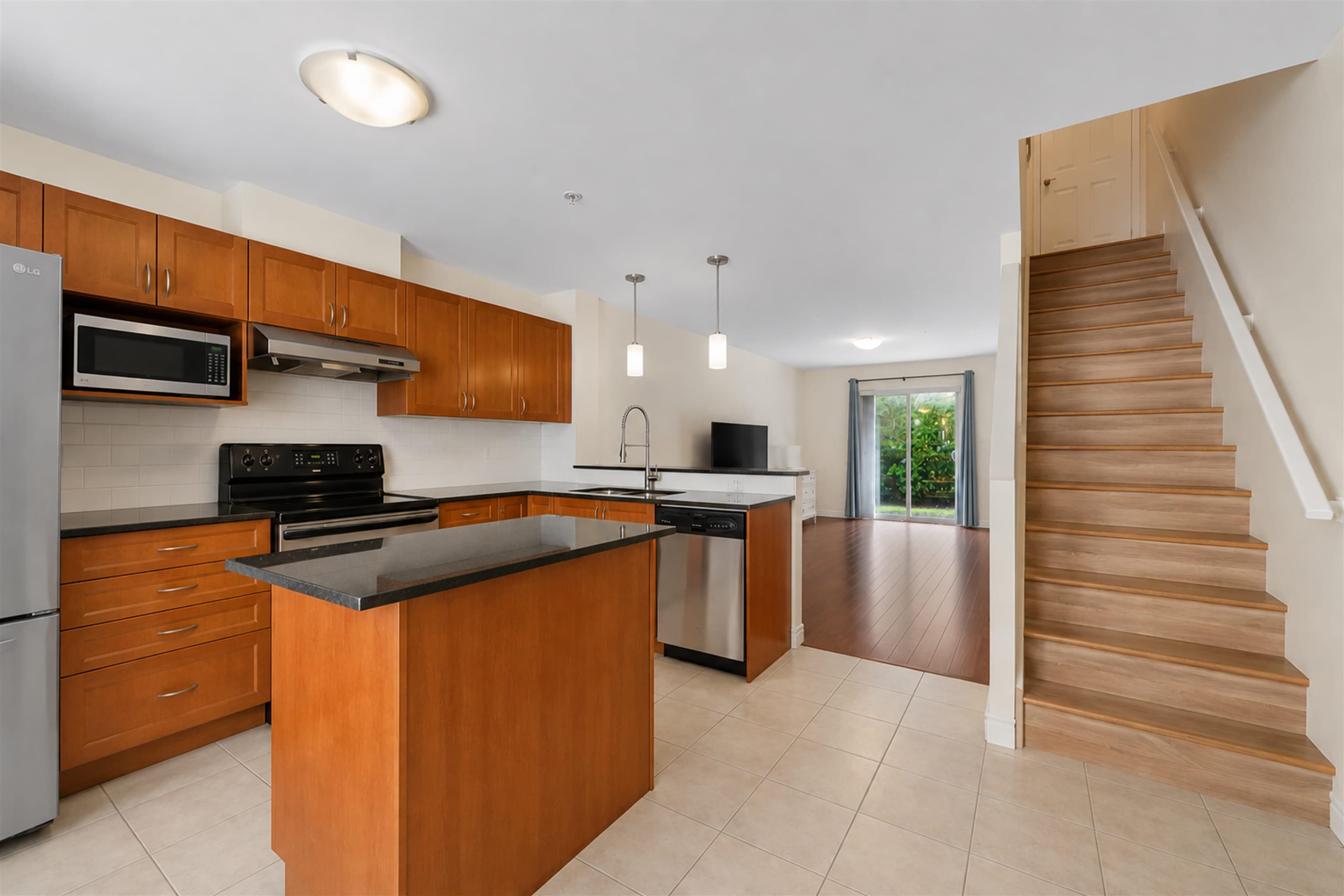 7 - 6498 Elgin Avenue, Burnaby