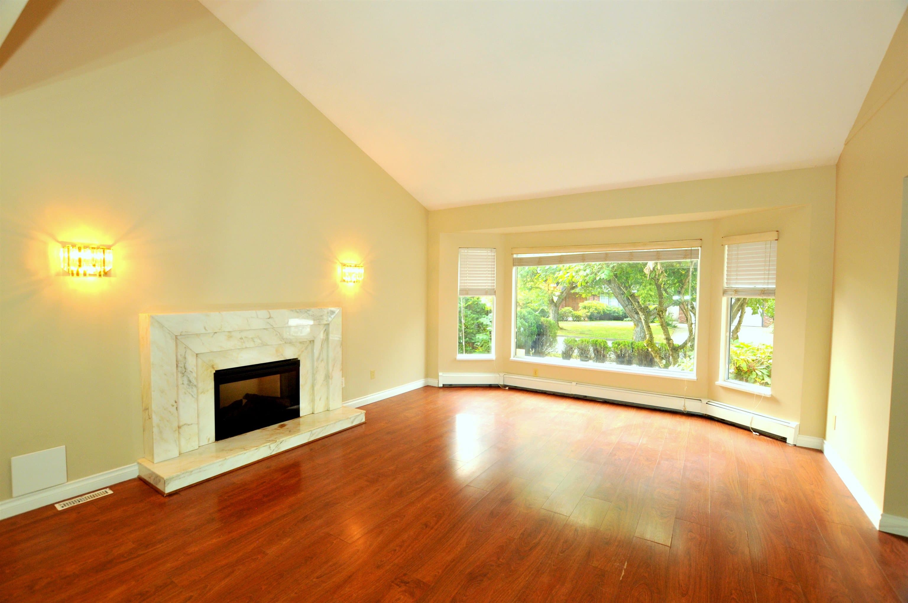 6823 Grant Place, Burnaby, V5B 4X4 — photo 2