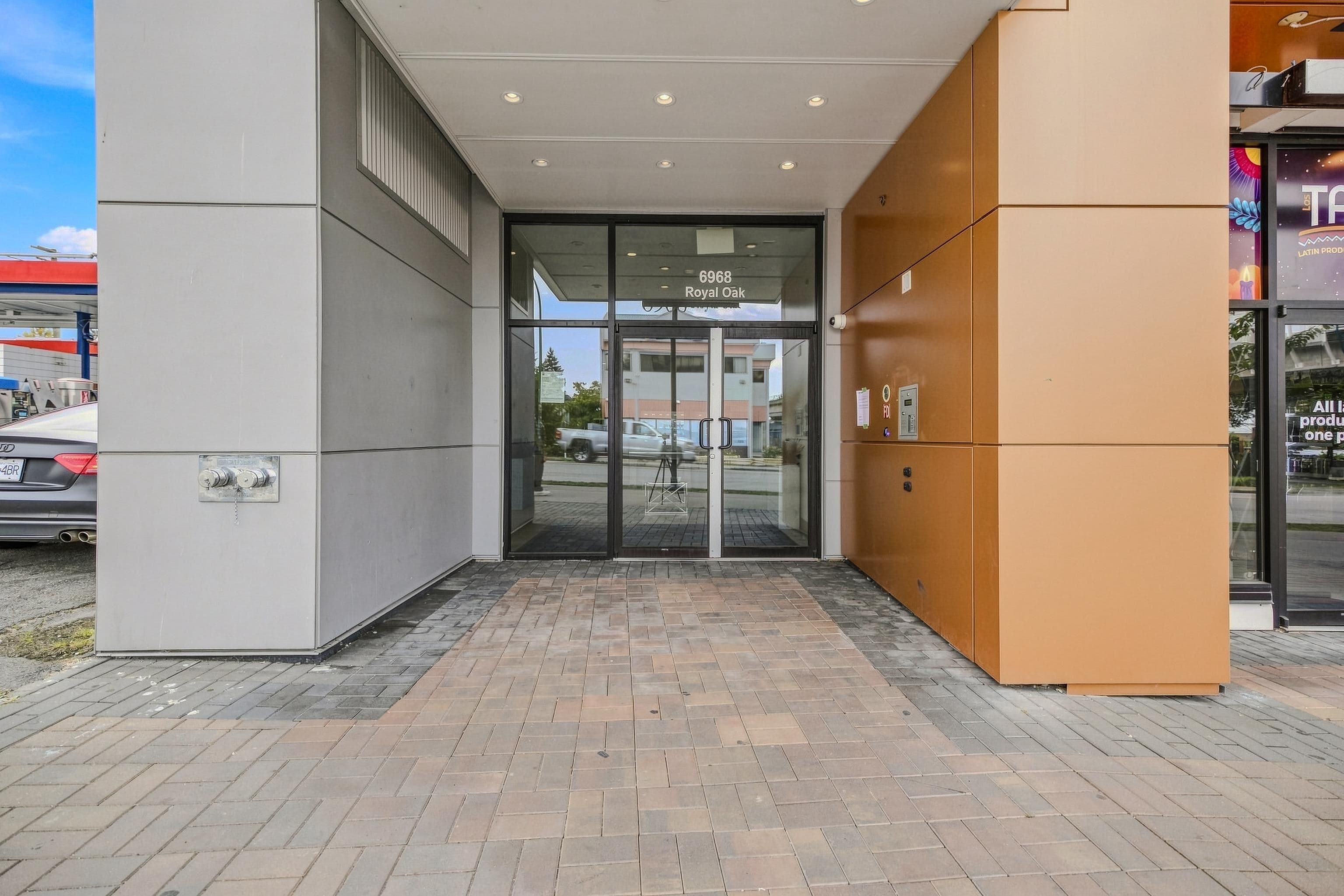 211 - 6968 Royal Oak Avenue, Burnaby, V5J 4J3 — photo 1