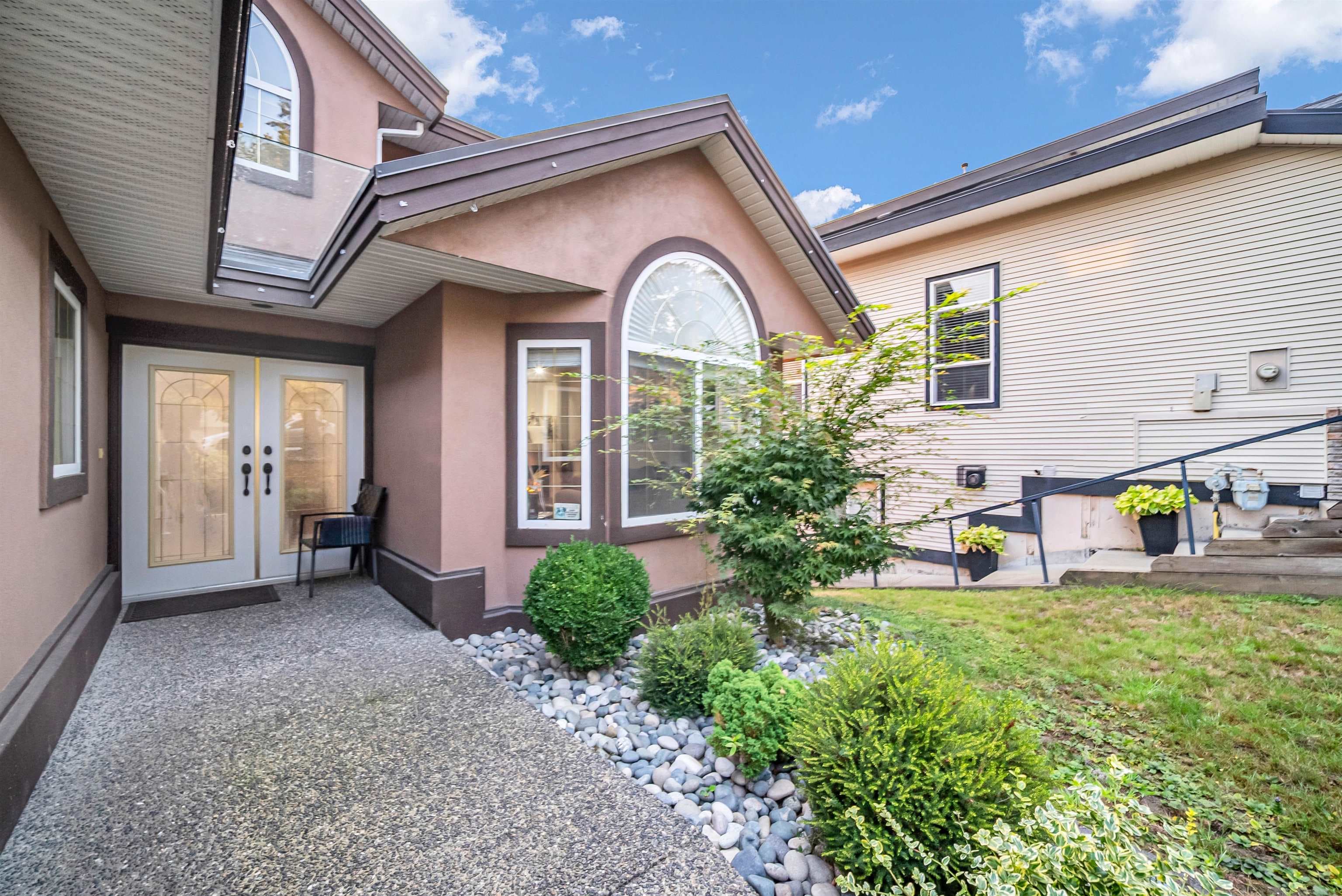 10442 Tamarack Crescent, Maple Ridge, V2W 1B5 — photo 3