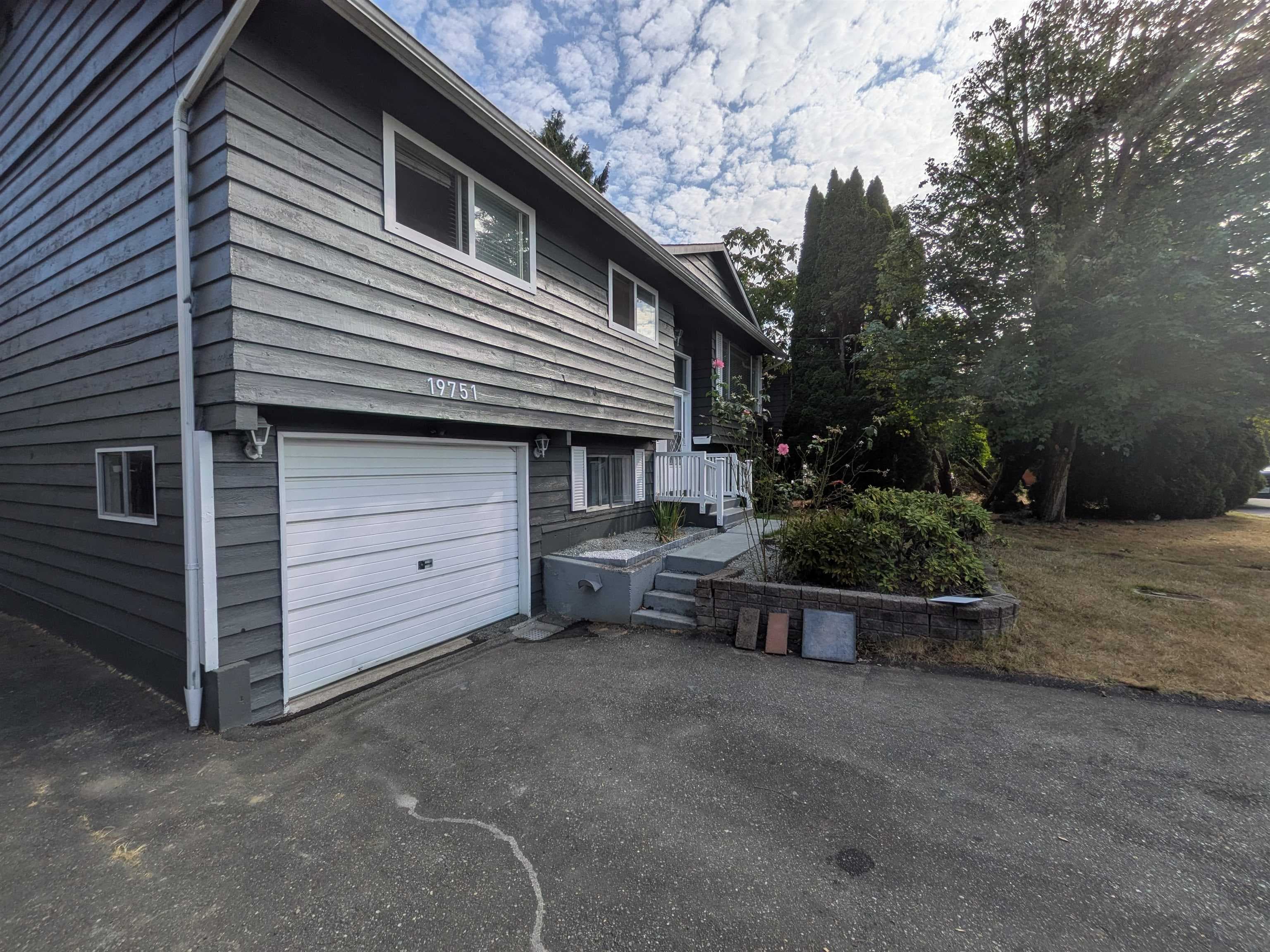 19751 54a Avenue, Langley, V3A 3W4 — photo 2
