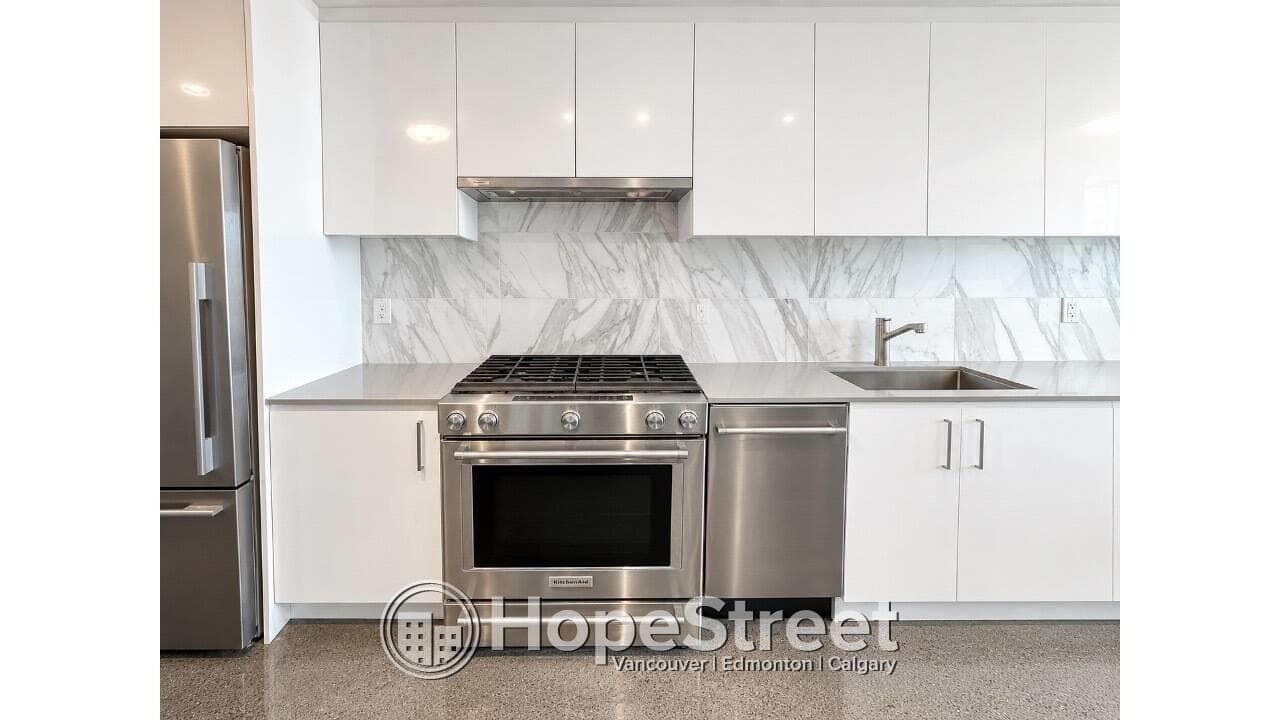 605 - 231 East Pender Street, Vancouver