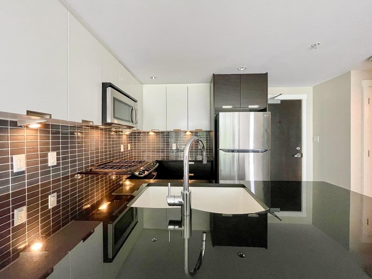 602 - 2968 Glen Drive, Coquitlam