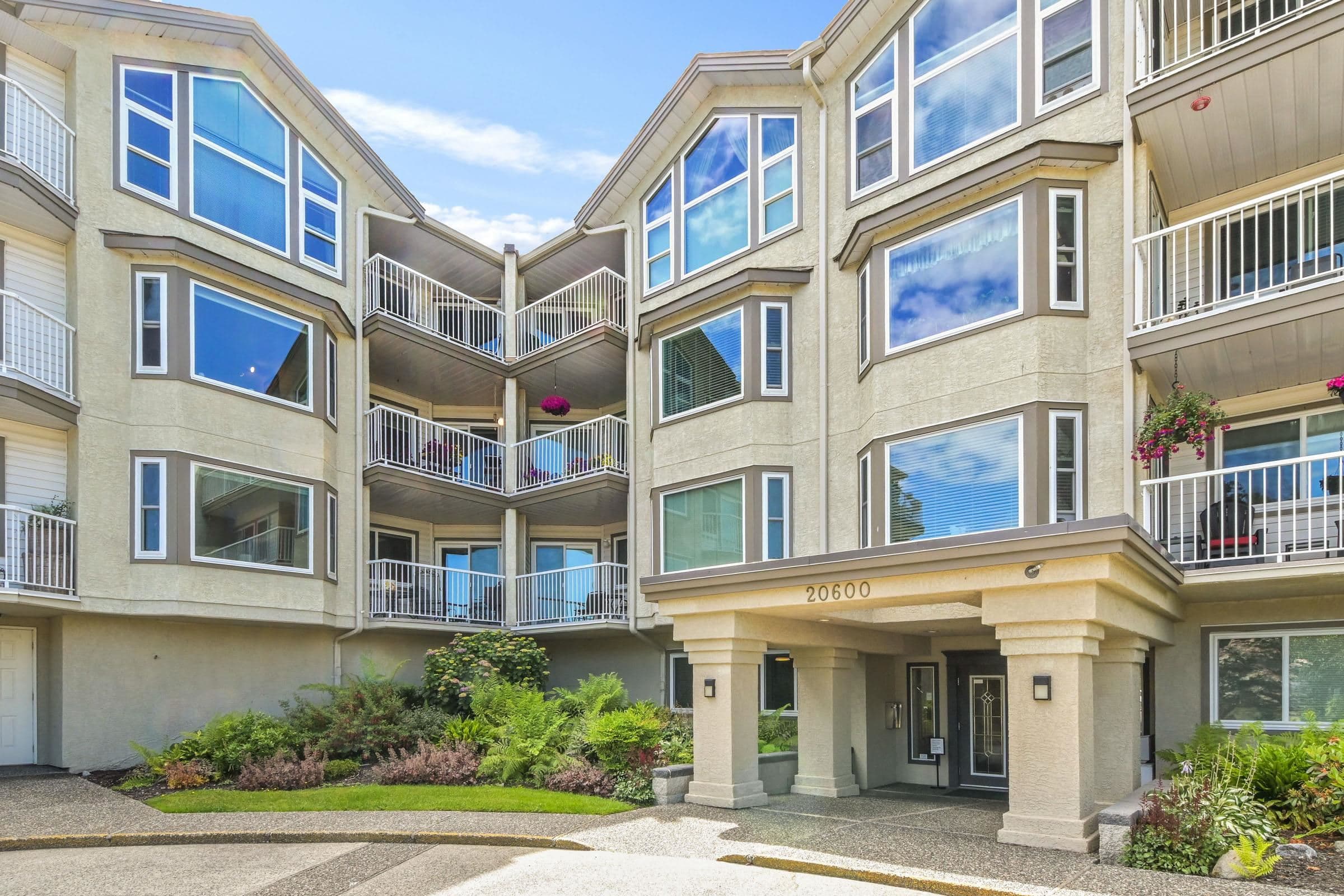 205 - 20600 53a Avenue, Langley, V3A 8C2 — photo 1