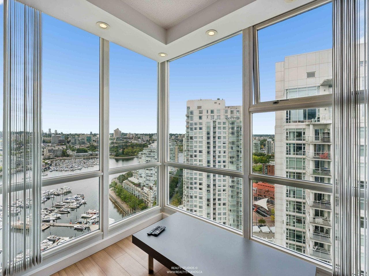 3202 - 193 Aquarius Mews, Vancouver, V6Z 2Z2 — photo 2